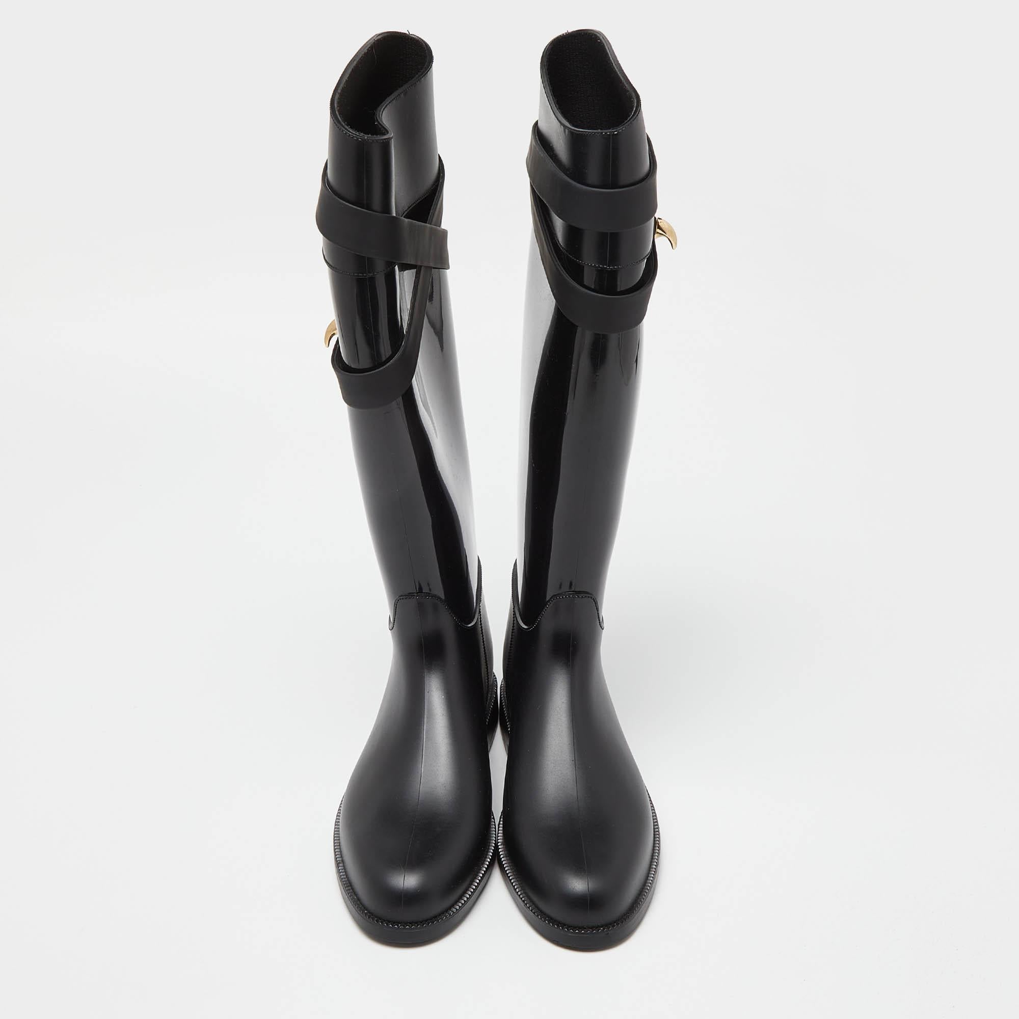 Givenchy Black Rubber Shark Lock Flat Knee Boots Size 39 In Good Condition For Sale In Dubai, Al Qouz 2