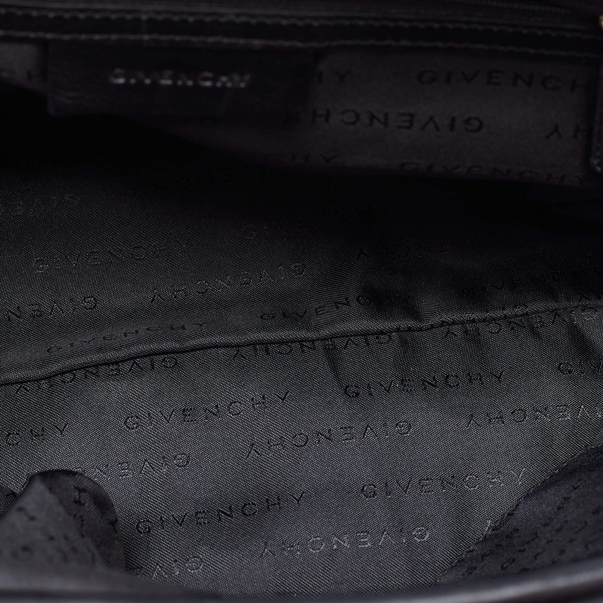 Givenchy Schwarze Signature Tote aus Canvas und Leder im Angebot 6