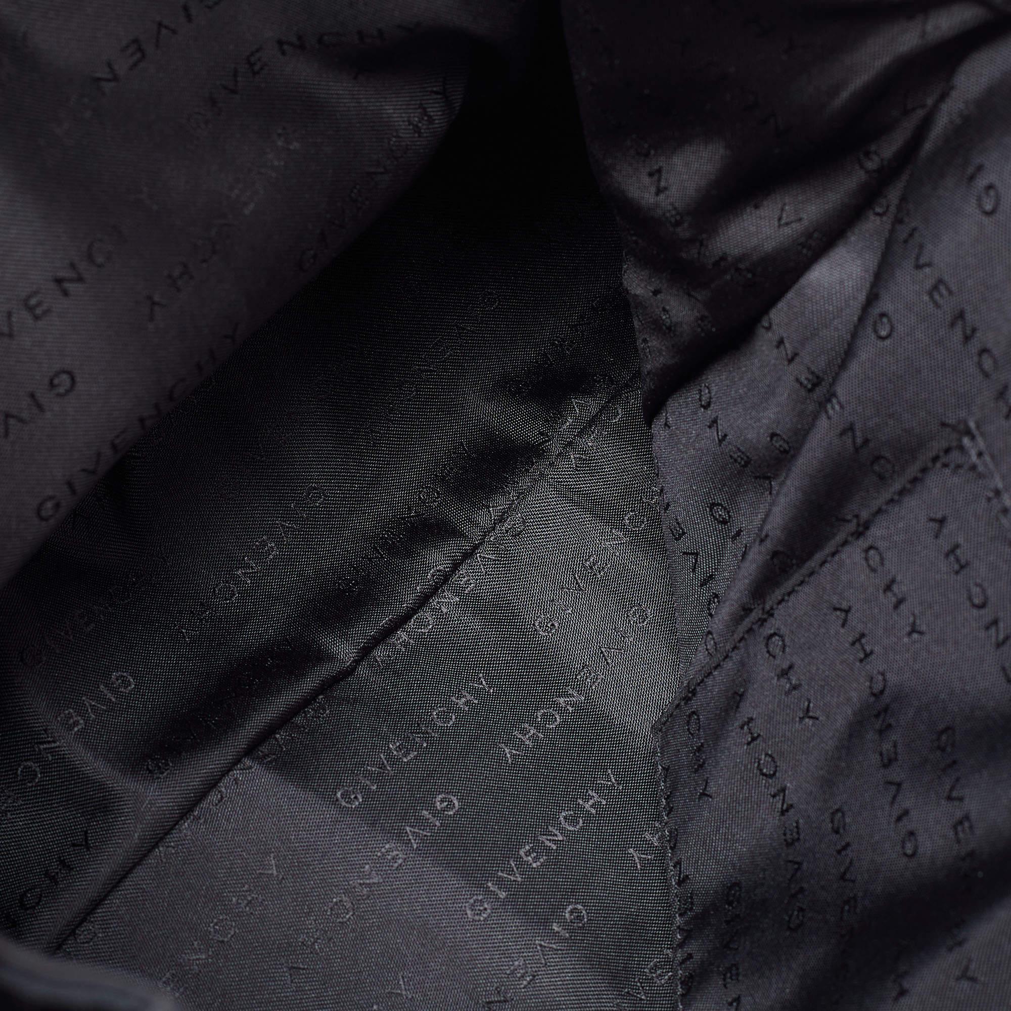 Givenchy Schwarze Signature Tote aus Canvas und Leder im Angebot 5