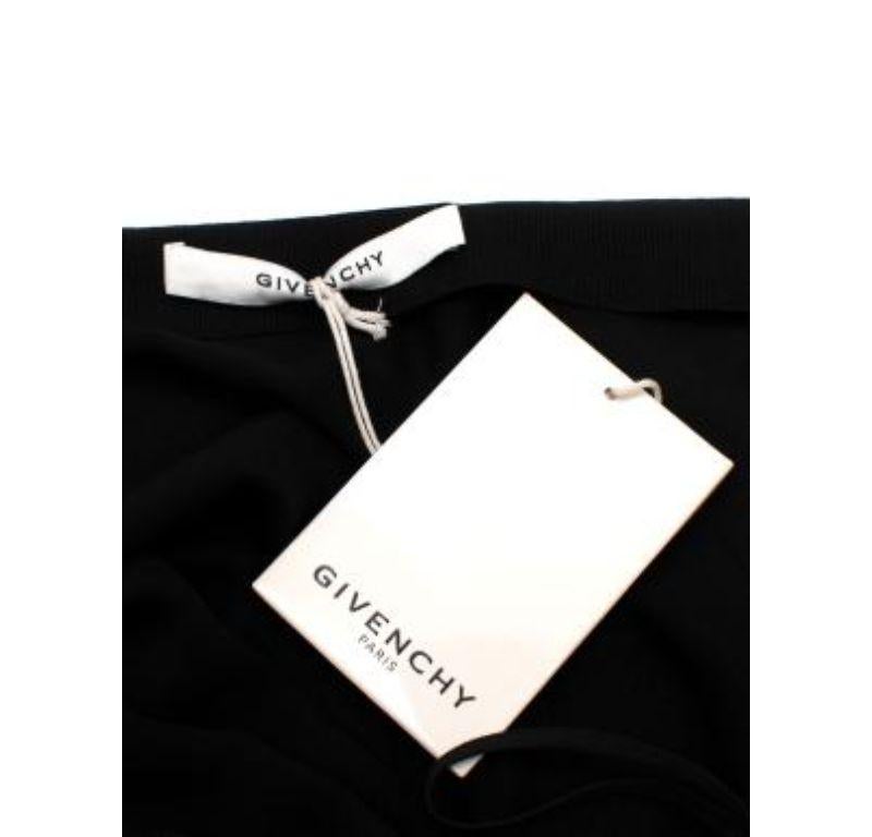 Givenchy Black Silk Lace Trimmed Asymmetric Skirt
- Made of lightweight silk.
- asymmetric cut 
- Floral lace trim at the bottom.

Made in Italy.
Dry cleaning only.

PLEASE NOTE, THESE ITEMS ARE PRE-OWNED AND MAY SHOW SIGNS OF BEING STORED EVEN WHEN