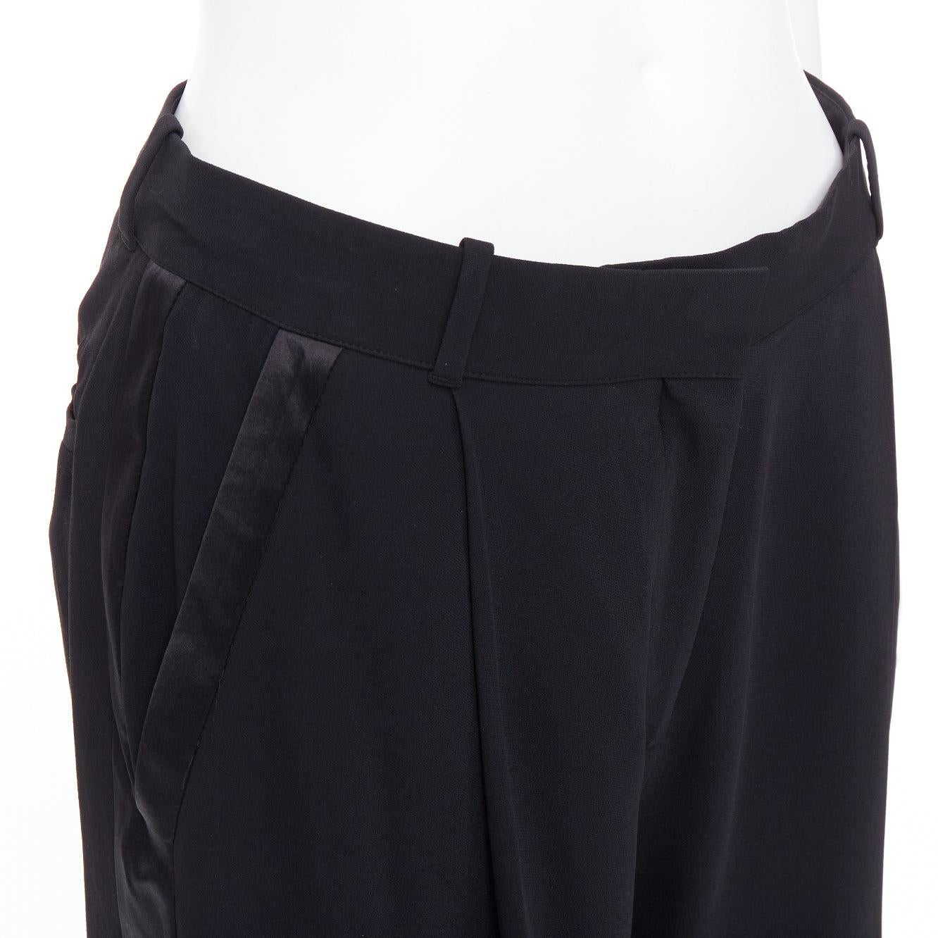 GIVENCHY pantaloni a gamba larga con frange in nastro di seta nero in vendita 2