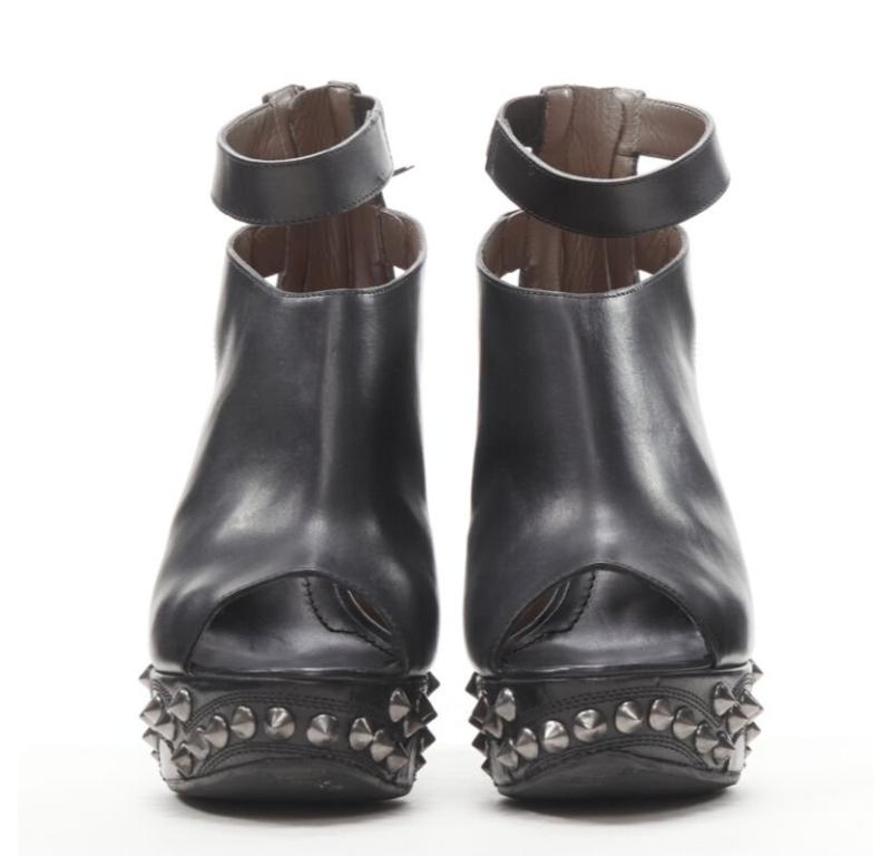 GIVENCHY nero argento spike barocco con zeppa gladiatore EU36.5 In condizioni ottime in vendita a Hong Kong, NT