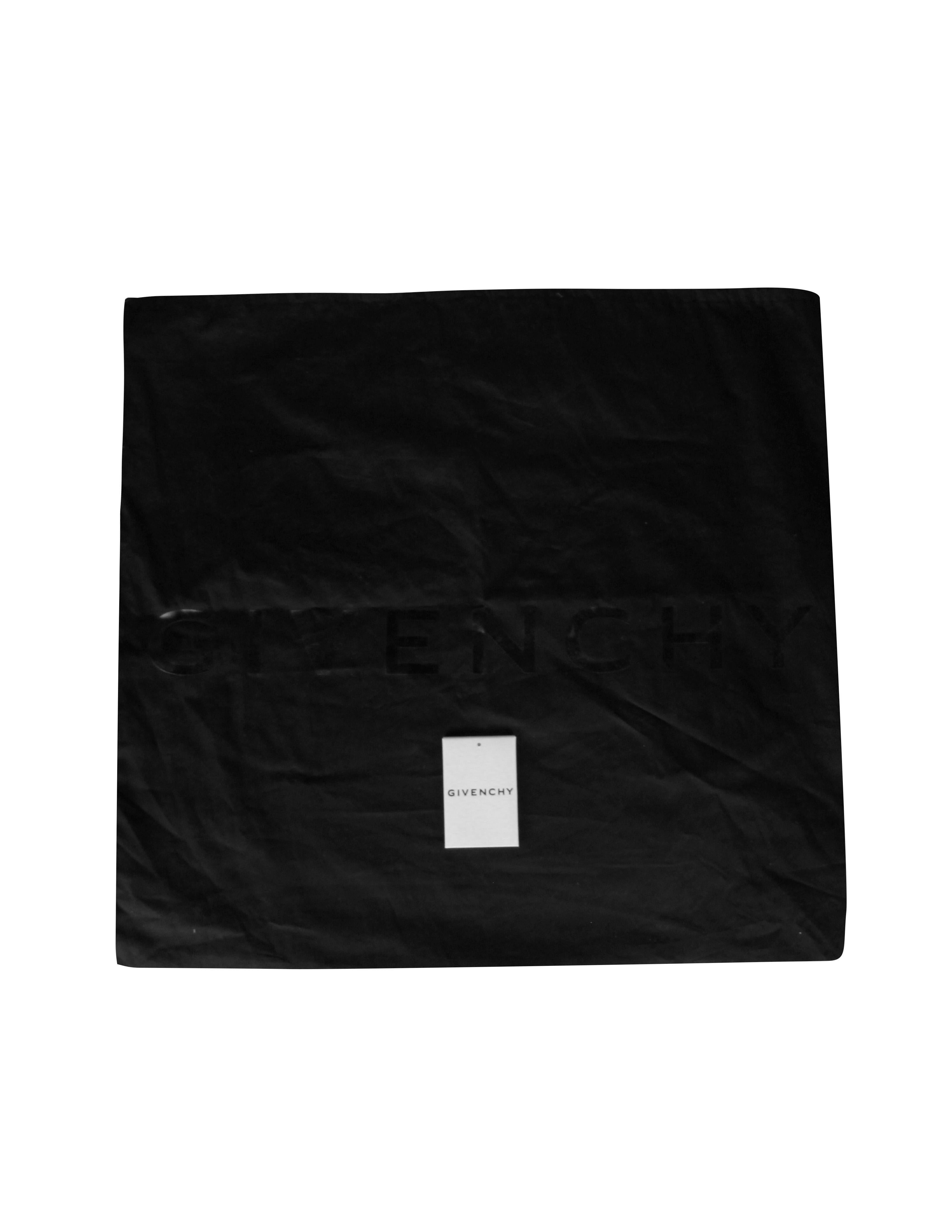 Givenchy Black Soft Calfskin Medium Soft Antigona Bag rt. $2, 650 1