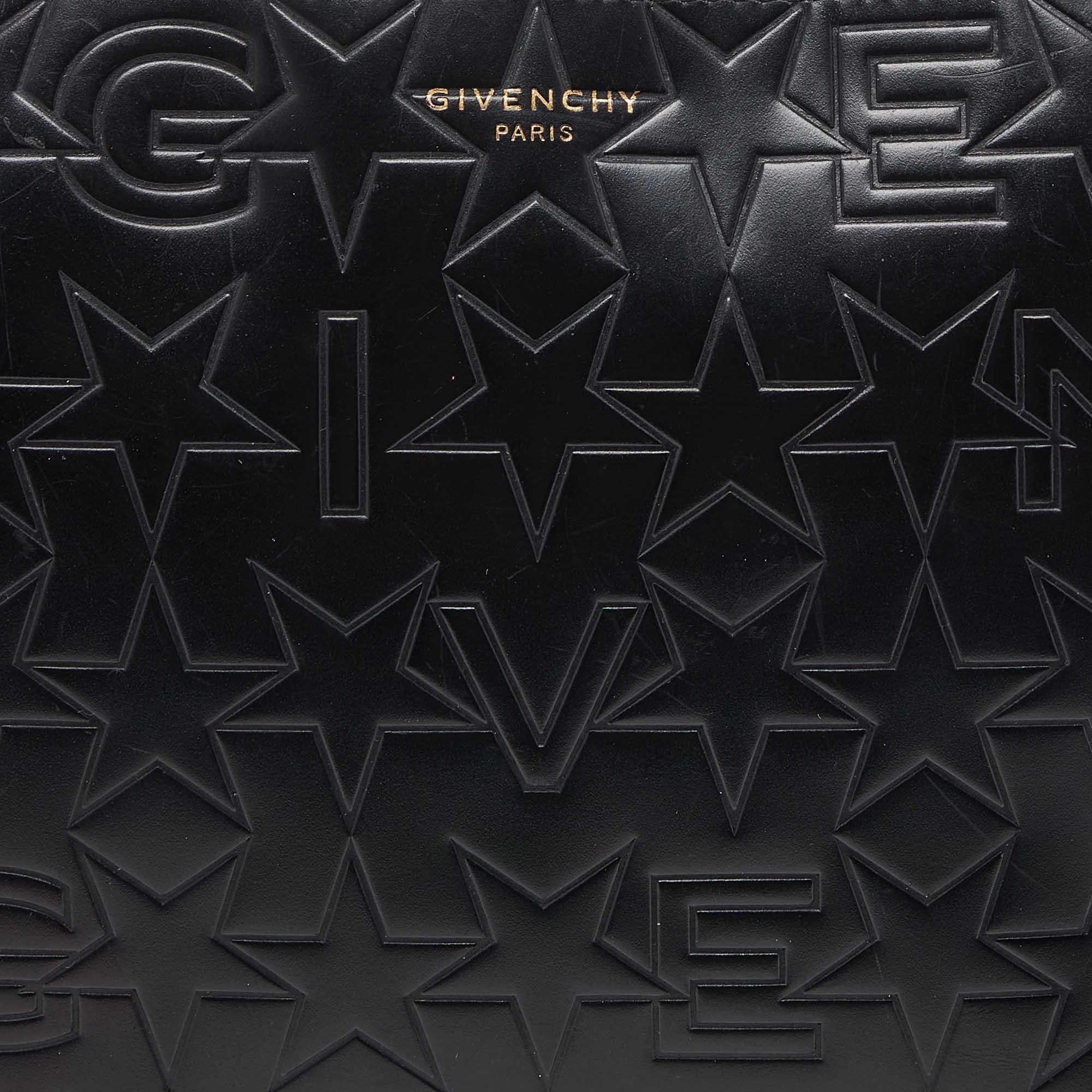 Givenchy Schwarze Clutch aus Leder mit Reißverschluss und Sternprägung im Angebot 5