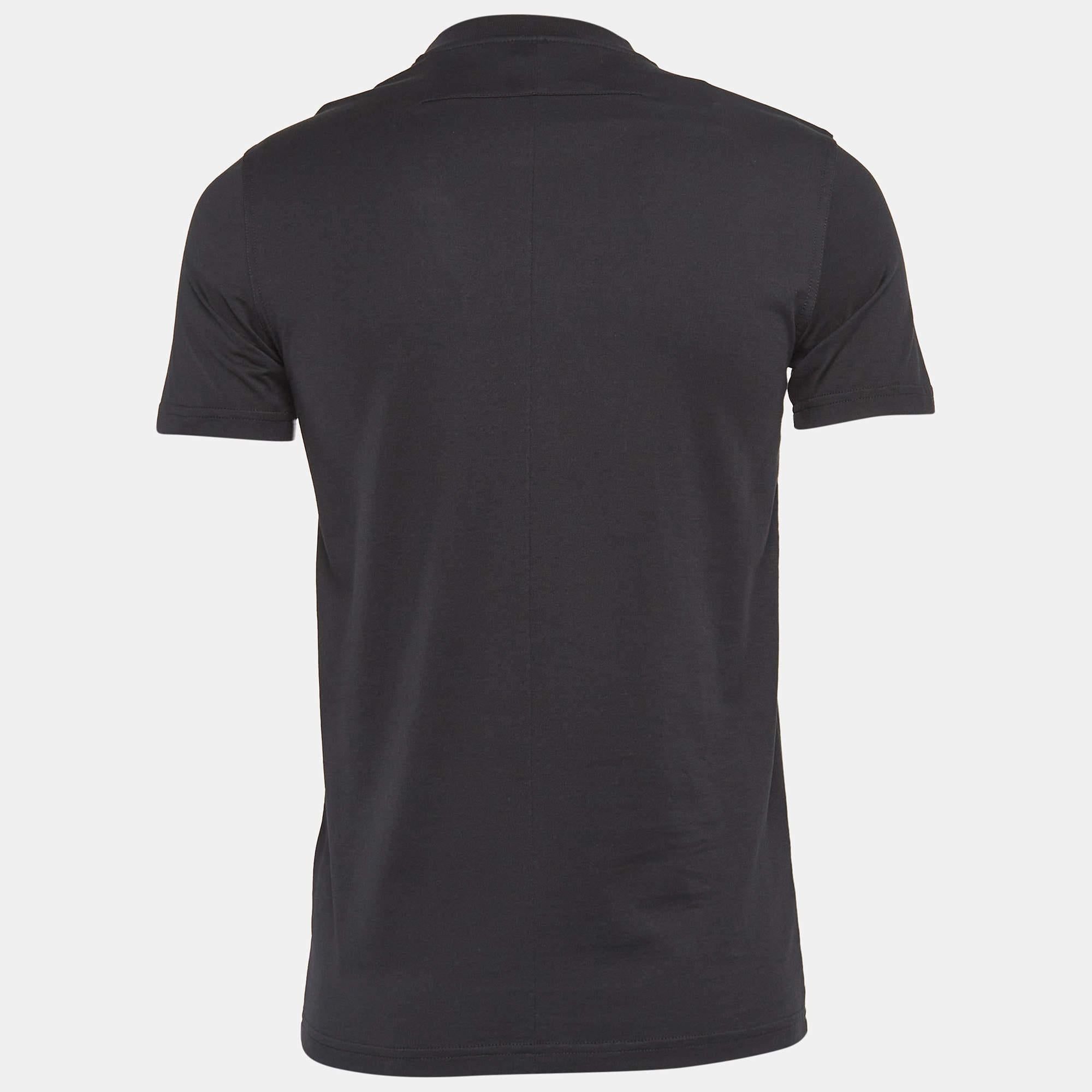 A perfect combination of comfort luxury and style this designer t shirt is a must have piece Made from quality materials the creation can be styled with denim pants and sneakers for a cool look.