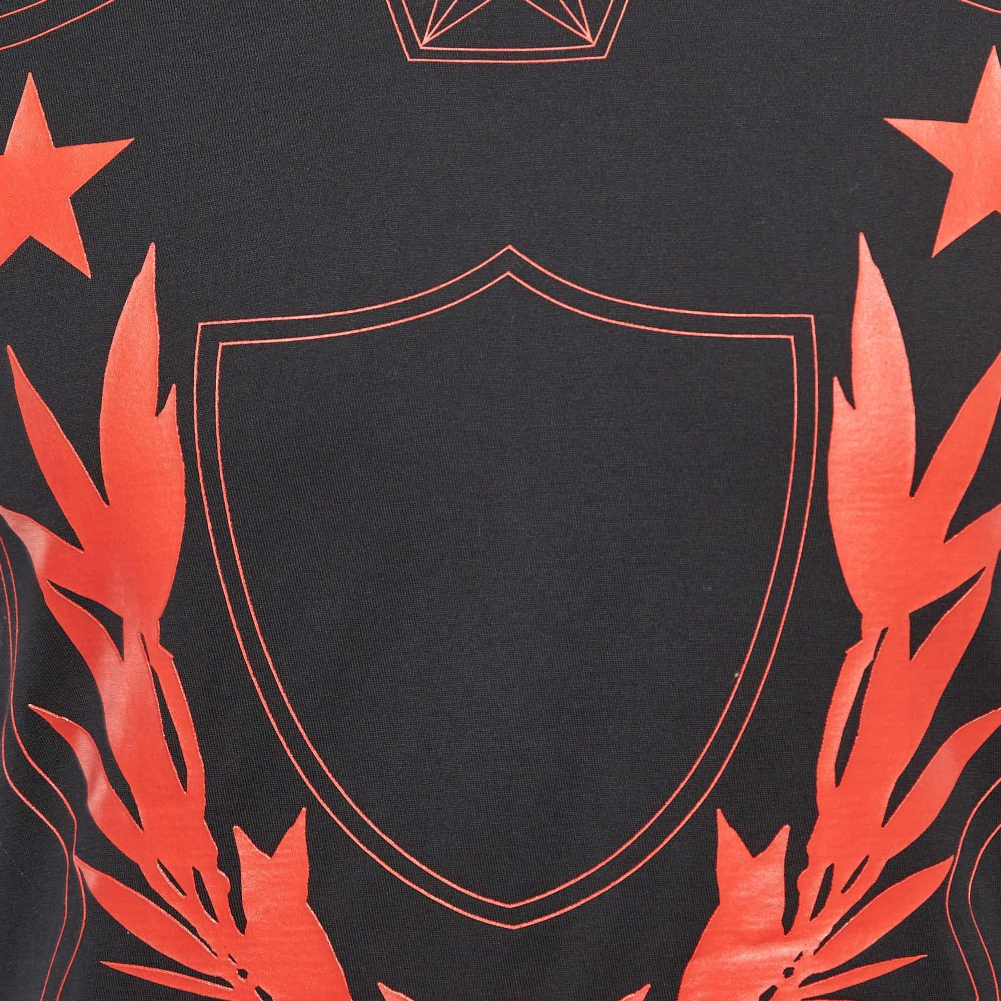 Givenchy Black Stars Shield Print Cotton T-Shirt XS In New Condition For Sale In Dubai, Al Qouz 2