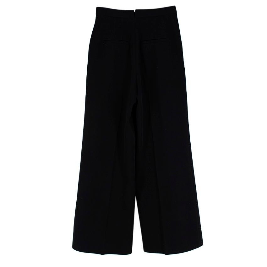 Givenchy Black Statement Zip Trousers

- Silver Hardware Detail
- Oversized Zip with Logo
- Cropped Flared Ankle Side Cuts

Made in Italy 
Measurements are taken laying flat, seam to seam. 

Length - 101cm
Waist - 34cm
