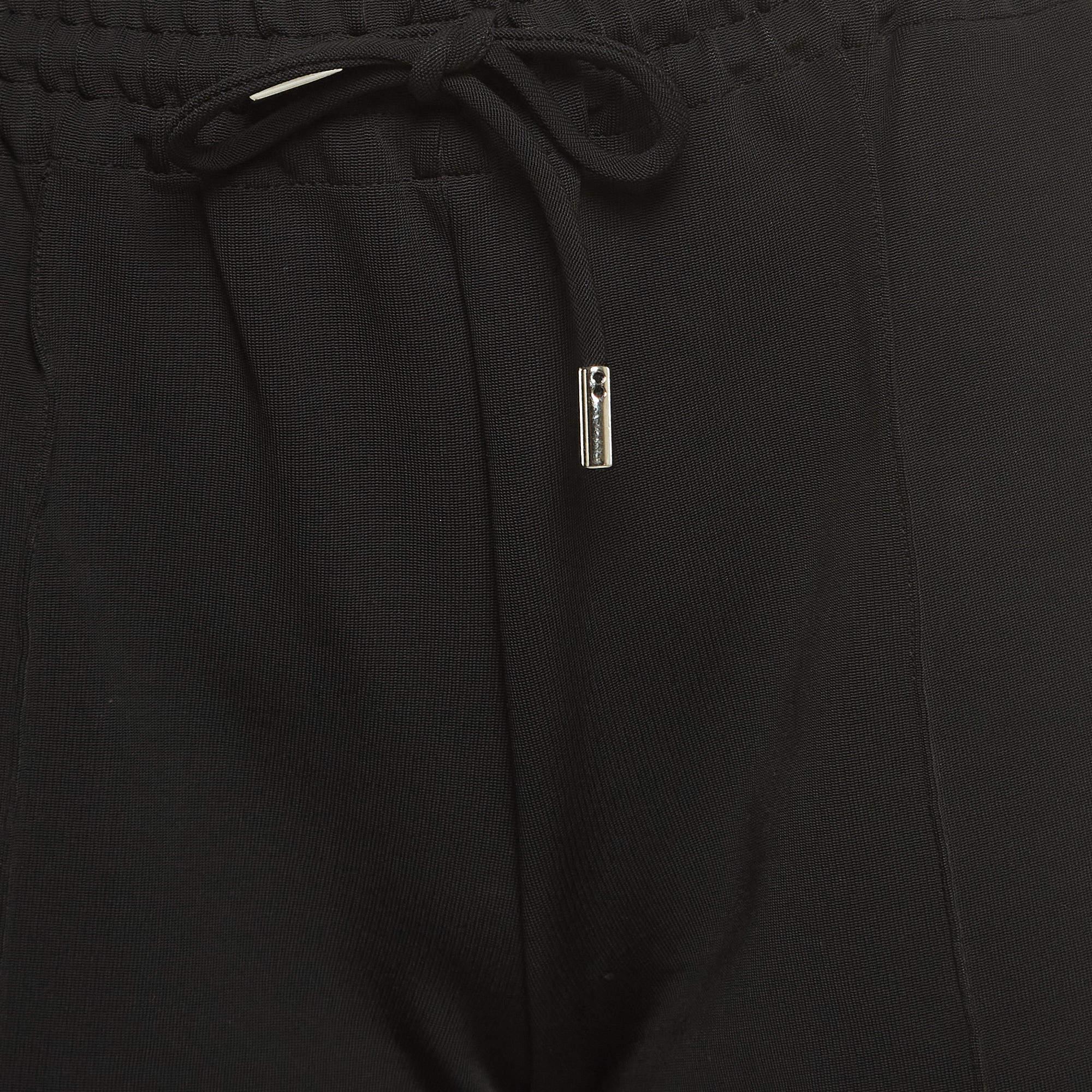 Givenchy Black Stretch Crepe Shorts XS In Excellent Condition For Sale In Dubai, Al Qouz 2