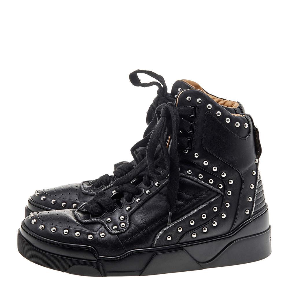 Give a fashionable update to your shoe collection with these high-top sneakers from Givenchy. Crafted from leather, these sneakers are added with lace-ups, silver-tone studs and the signature on the heels. The pair is complete with comfortable
