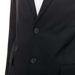 Traje pantalón de GIVENCHY, de lana virgen negra, de corte entallado, con dos botones y corte de un solo pecho, talla FR46 S
