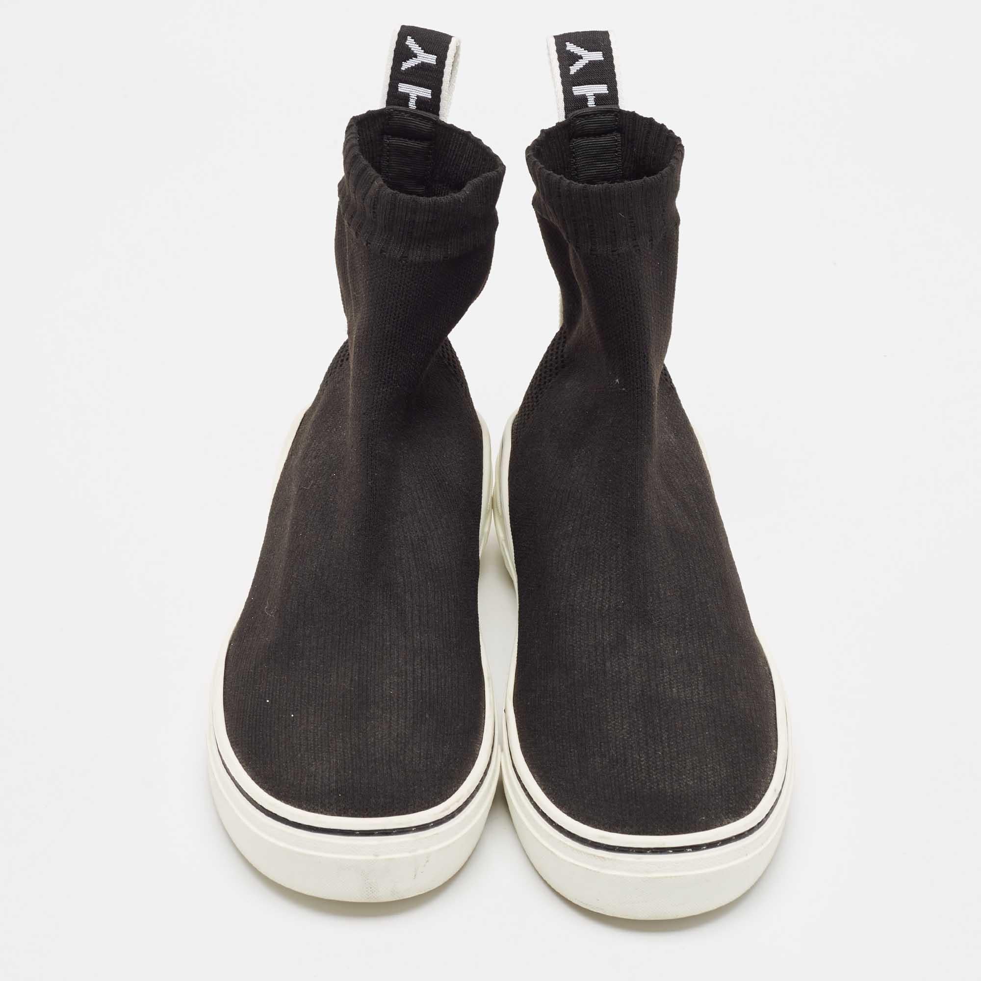 Givenchy Black/White Knit Fabric George V Slip On Sneakers Size 39 In Good Condition In Dubai, Al Qouz 2