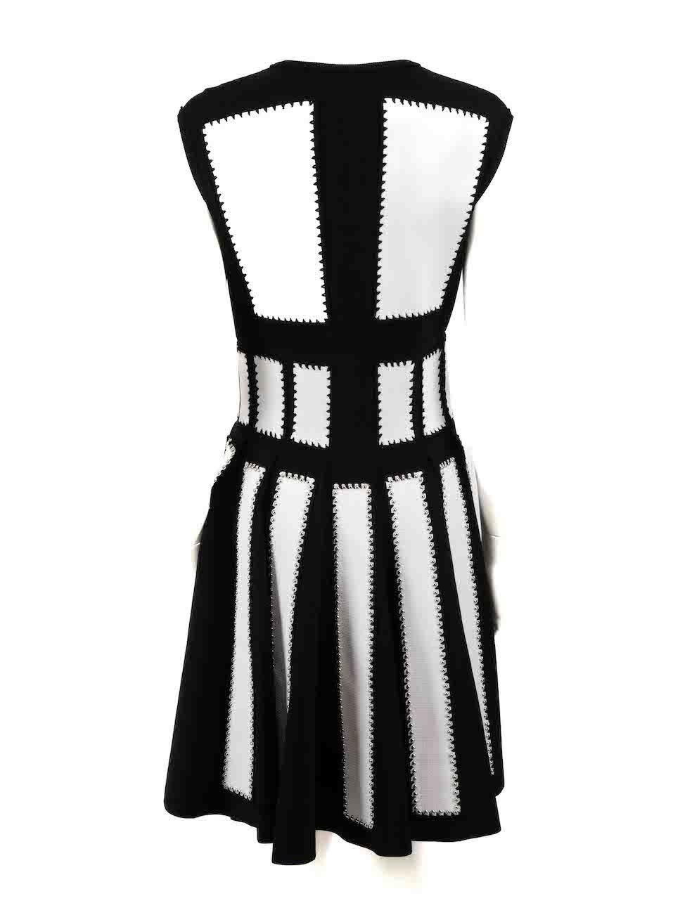 Givenchy Black & White Knit Panelled Dress Size M In Good Condition For Sale In London, GB