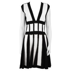 Givenchy Black
White Knit Panelled Dress Size M Givenchy Black
White Knit Panelled Dress Size M