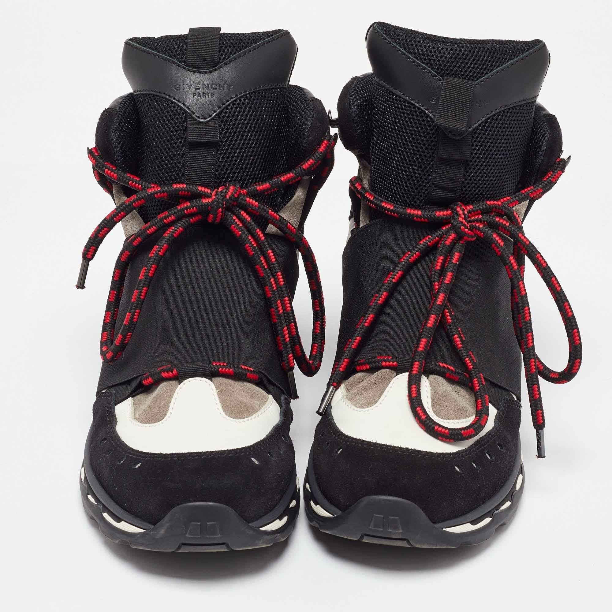 Givenchy Black/White Leather and Suede Hiker High Top Sneakers Size 42 In Good Condition For Sale In Dubai, Al Qouz 2