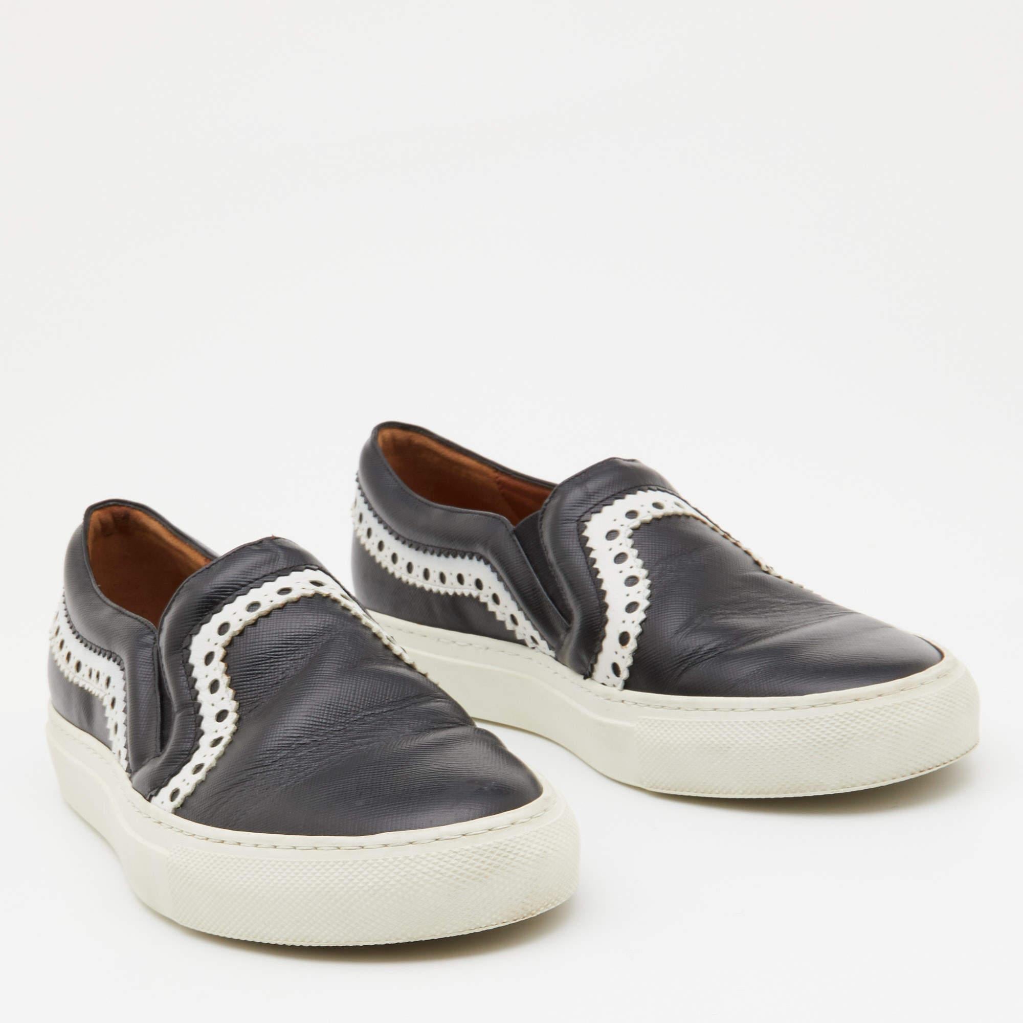 Givenchy Black/White Leather Slip On Sneakers Size 36 In Fair Condition For Sale In Dubai, Al Qouz 2