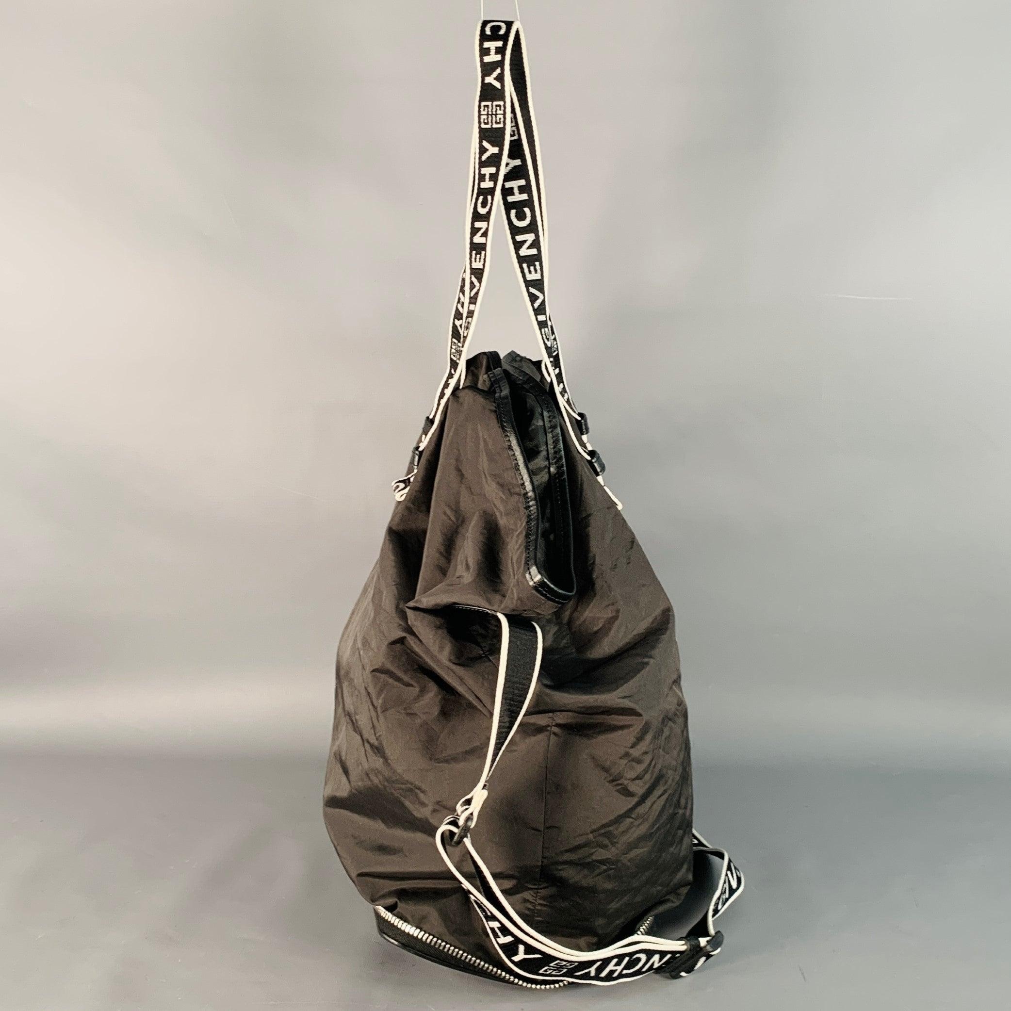GIVENCHY Black White Logo Nylon Foldable Zip Up Tote Bag In Good Condition For Sale In San Francisco, CA