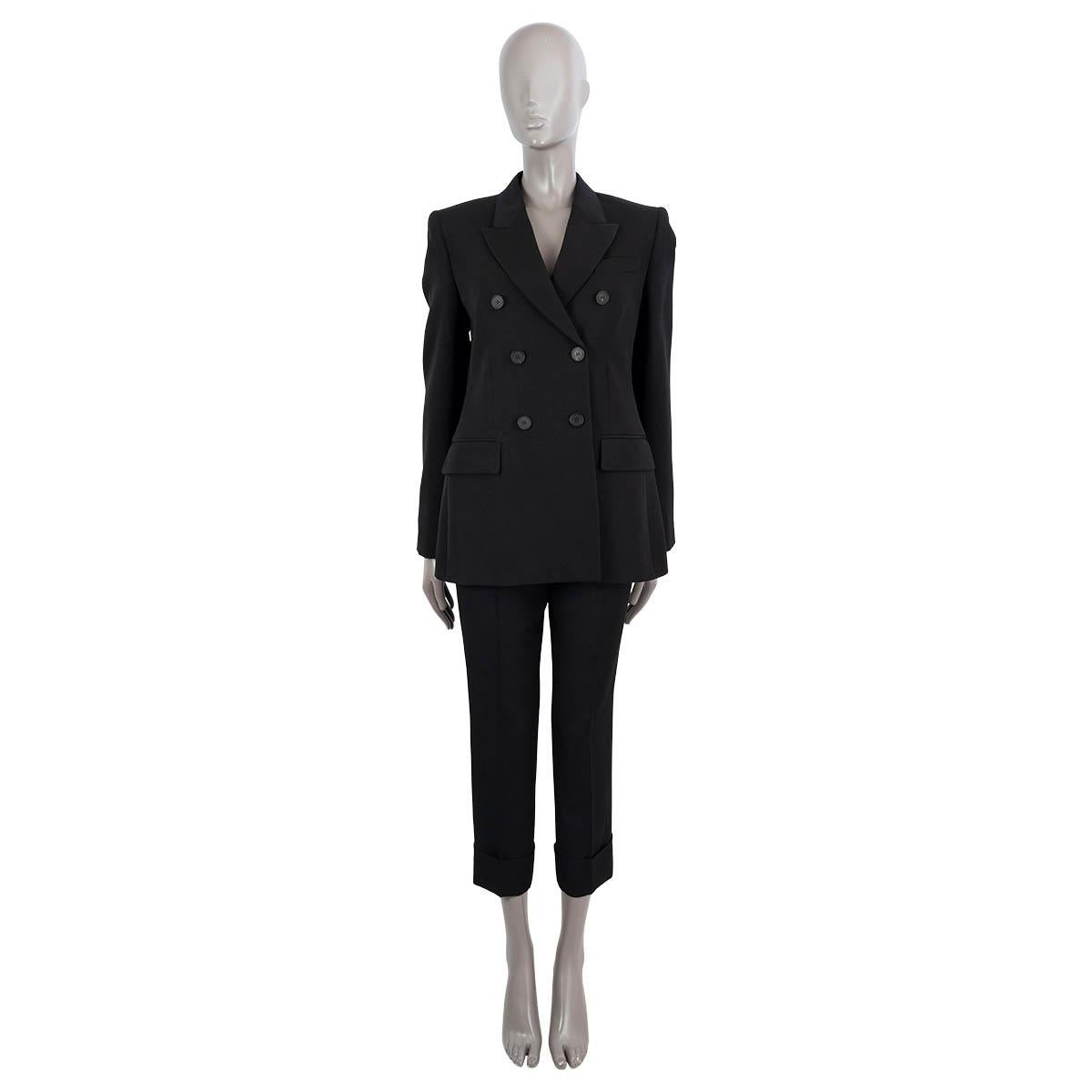 100% authentic Givenchy double-breasted blazer in black gaberdine wool (100%). Features peak lapels, a welt pocket at the check and two flap pockets at the waist. Closes with horn buttons and is lined in cupro (100%). Has been worn and is in