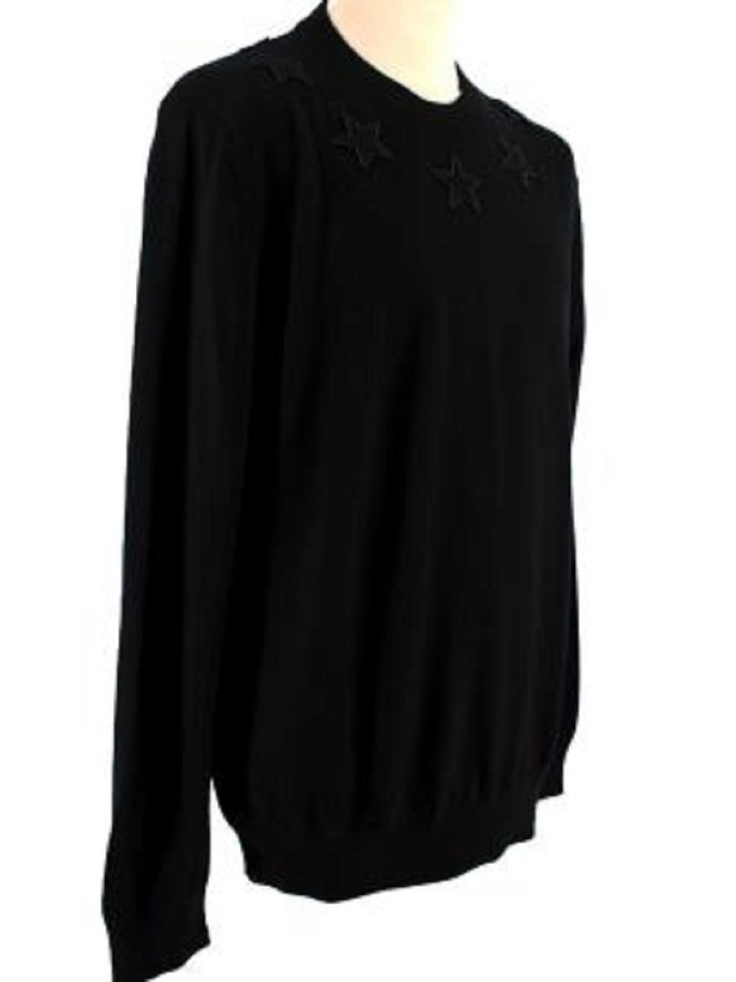Givenchy Black Wool Knit Star Jumper

-Round collar 
-Star patches around the collar 
-Ribbed neckline, hem and cuffs 
-Relaxed fit 

Material: 

100% Wool 

Made in China 

PLEASE NOTE, THESE ITEMS ARE PRE-OWNED AND MAY SHOW SIGNS OF BEING STORED