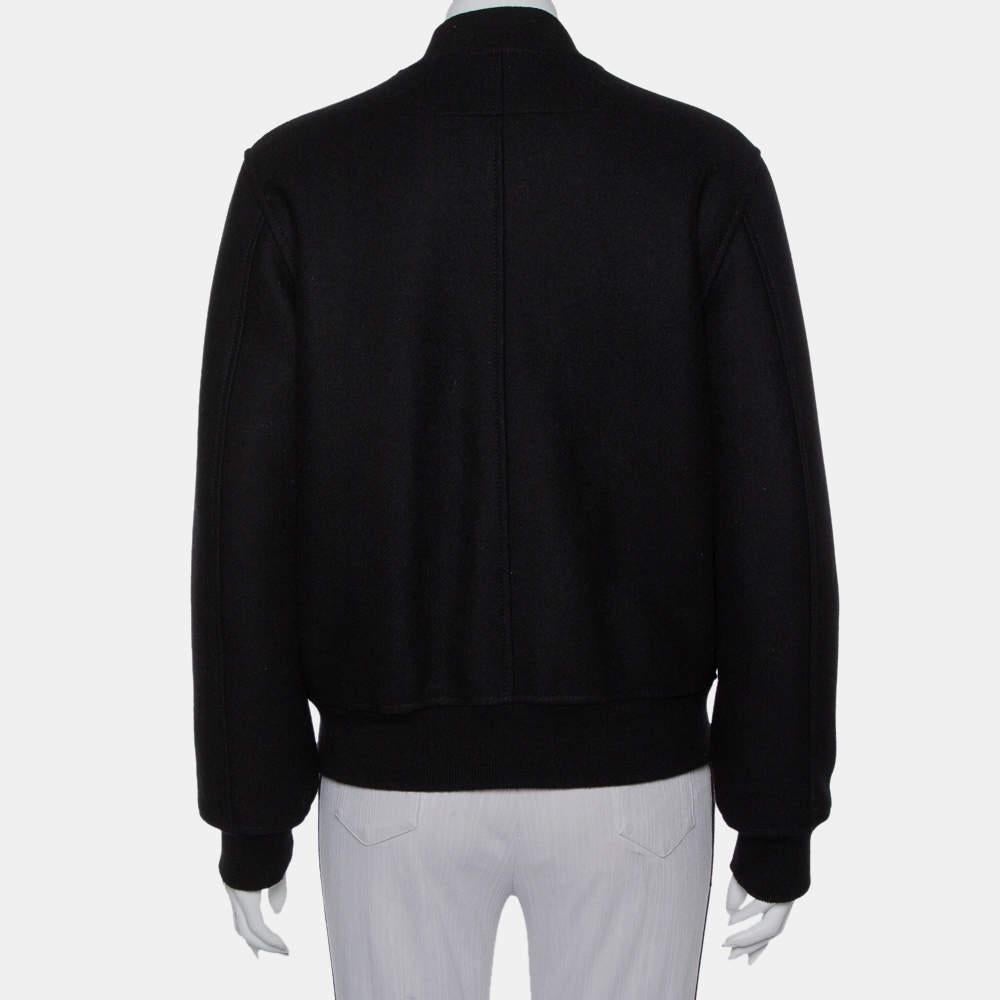 Reflecting urban style and effortless dressing, this bomber jacket from Givenchy is just perfect! The black wool creation has been designed with a contrasting 'LOVE' print on the front. It comes equipped with a zip closure and long sleeves and can