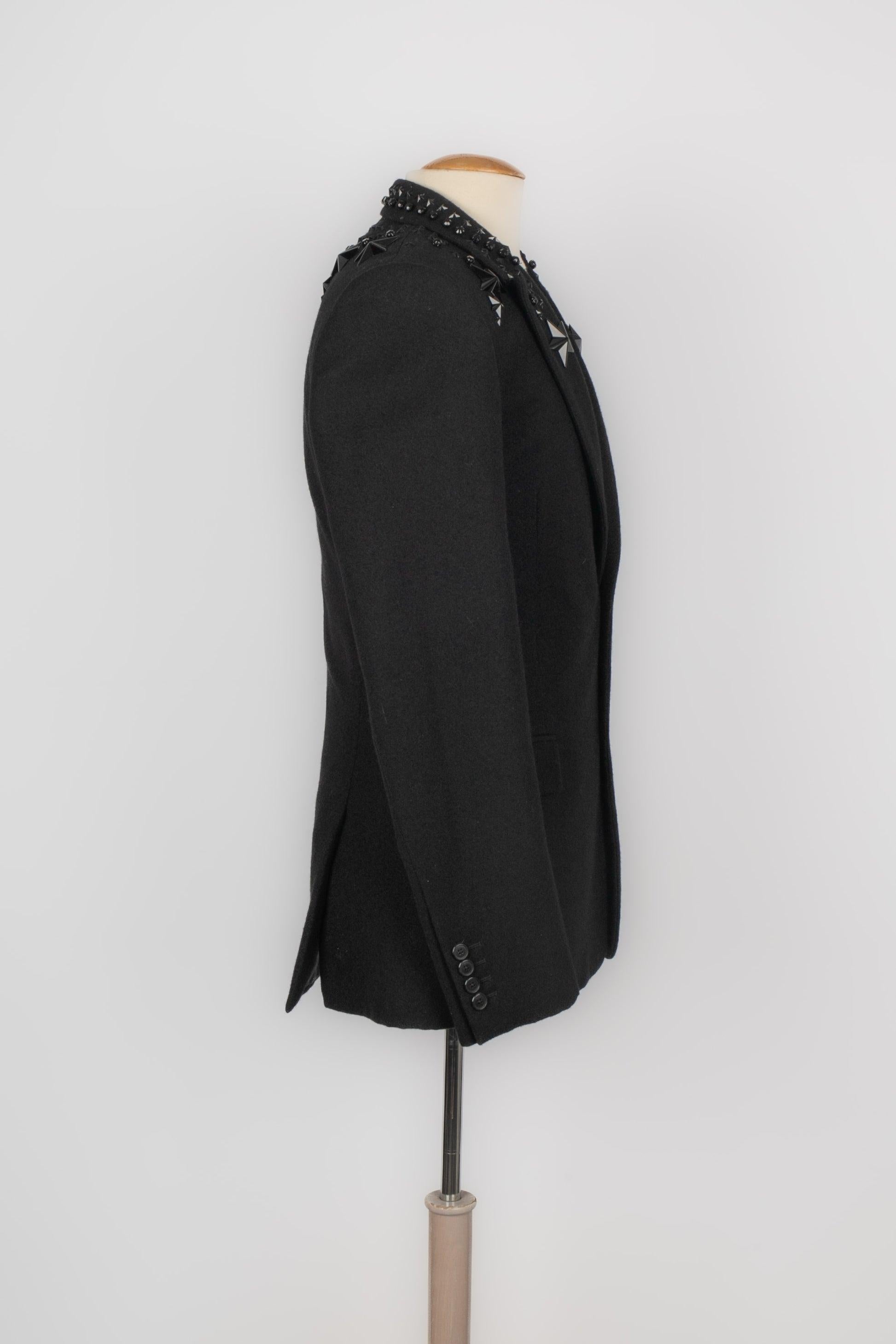 Givenchy - (Made in Italy) Black wool mid-length coat, collar embroidered with black enameled metal stars and black rhinestones. No size indicated, it fits a 50FR/52FR.

Additional information:
Condition: Very good condition
Dimensions: Shoulder