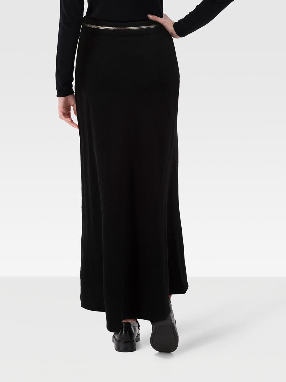 CONDIZIONE: mai indossato, con cartellini. La gonna non presenta segni di usura visibili su questo nuovo articolo di rivendita firmato Givenchy.
 
 
 
 Dettagli
 
 
 Nero
 
 Lana
 
 Gonna
 
 Maxi
 
 Dettaglio zip in vita
 
 Chiusura laterale con zip