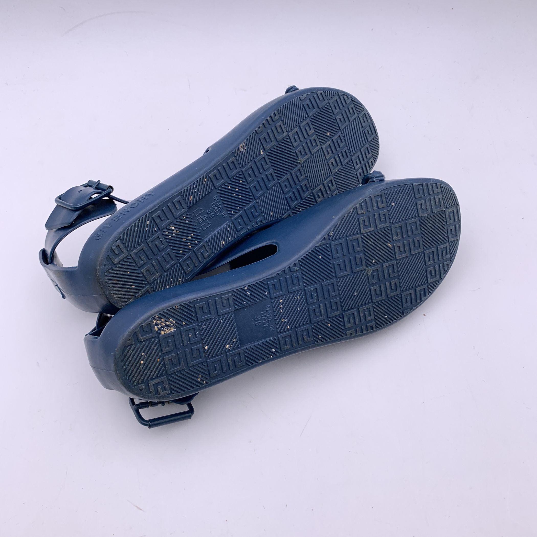 Donna Givenchy Sandali piatti con dettaglio a catena in gelatina blu misura 39 in vendita
