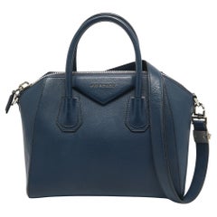 Givenchy - Petite sacoche Antigona en cuir bleu