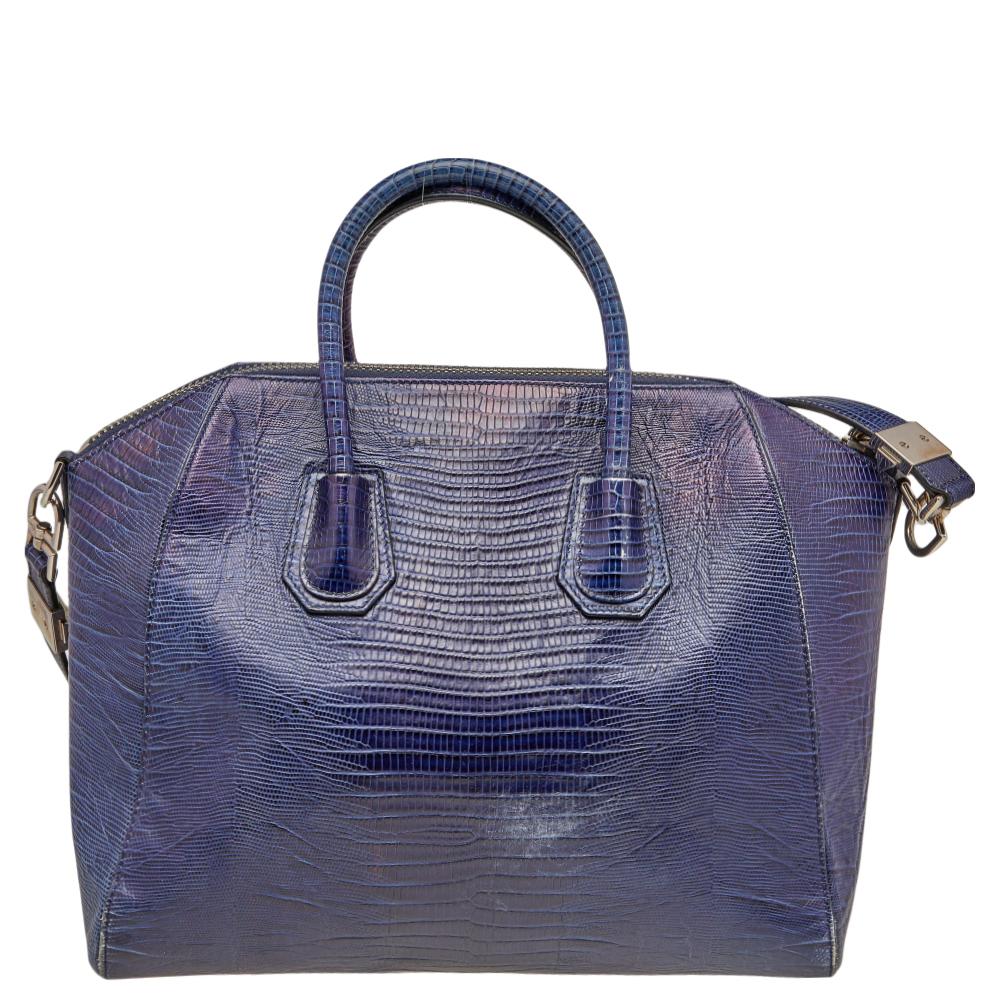 Made in Italy, and loved by women worldwide is this beautiful Antigona satchel by Givenchy. It has been crafted from lizard-embossed leather and shaped elegantly. The blue bag has a top zipper that reveals a fabric interior and it is held by two top
