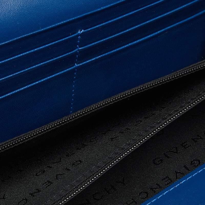 This designer wallet is an immaculate balance of sophistication and rational utility. It has been designed using prime quality materials and elevated by a sleek finish. The creation is equipped with ample space for your monetary essentials.