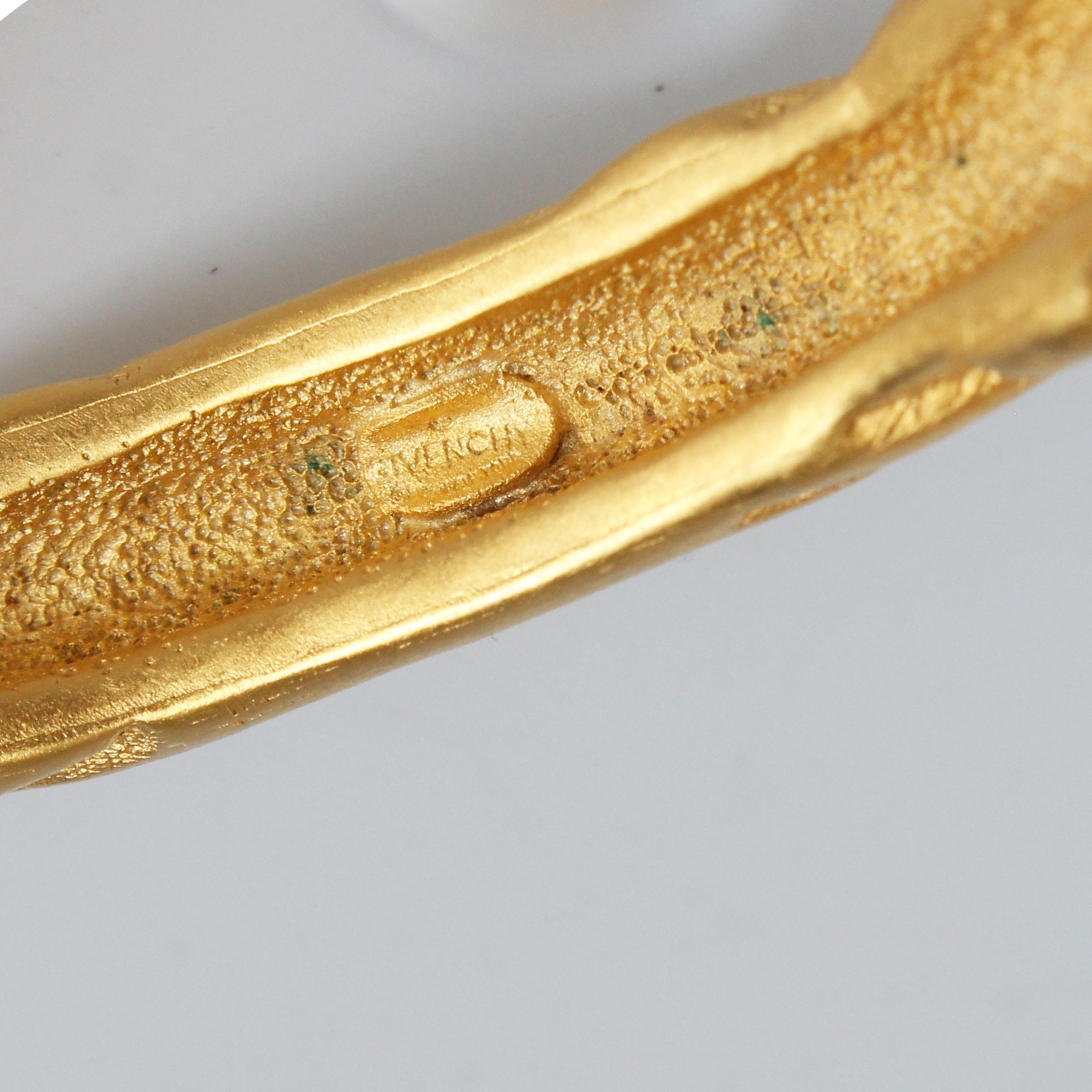 Givenchy Bracelet jonc vintage abstrait texturé en or et métal, années 80  en vente 8