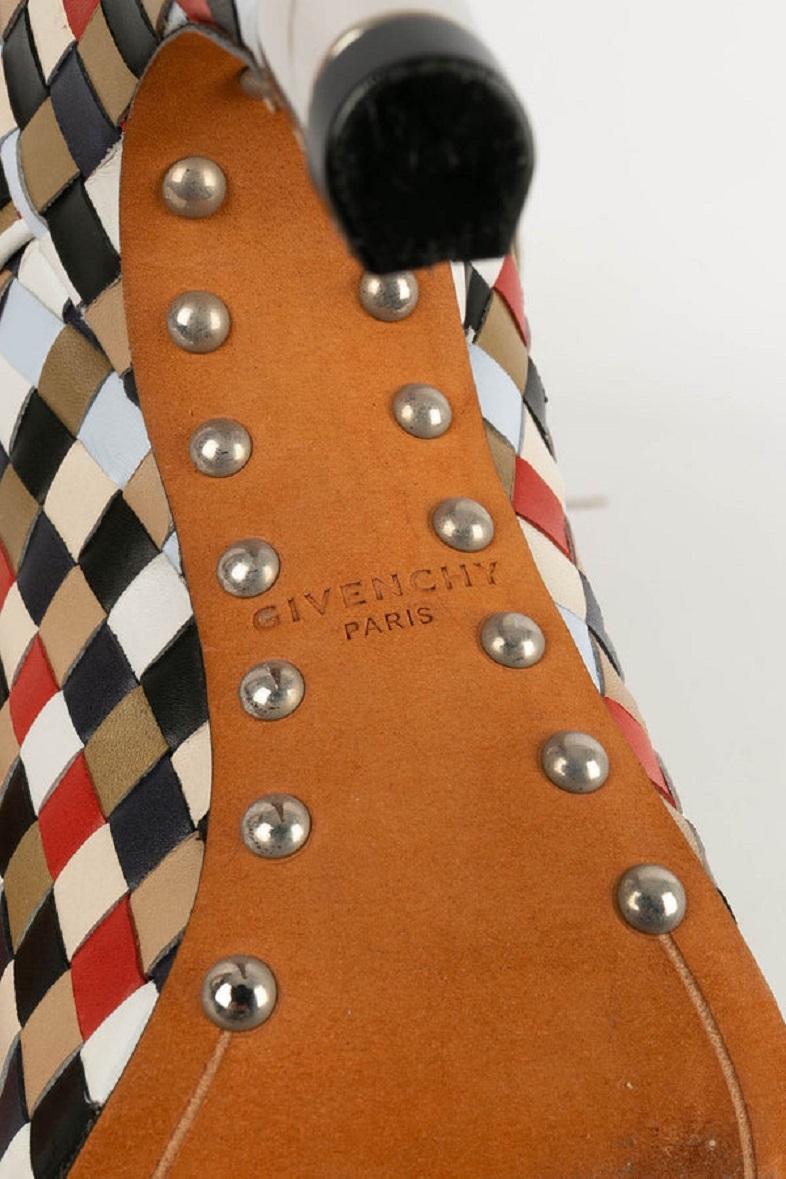 Bottes en cuir tressé Givenchy, taille 40 en vente 4