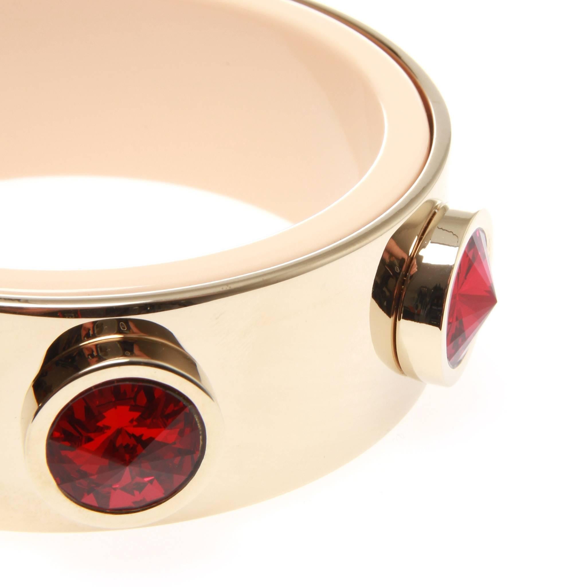 Gold brass red central stone bracelet from Givenchy featuring gold tone metal and multi-faceted stone embellishments.

Composition: 100% Brass

Details: two-tone pattern, Red Rhinestones