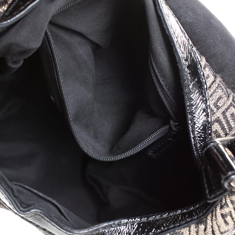 Hobo aus Segeltuch und Lackleder mit braunem/schwarzem Monogramm von Givenchy im Angebot 2