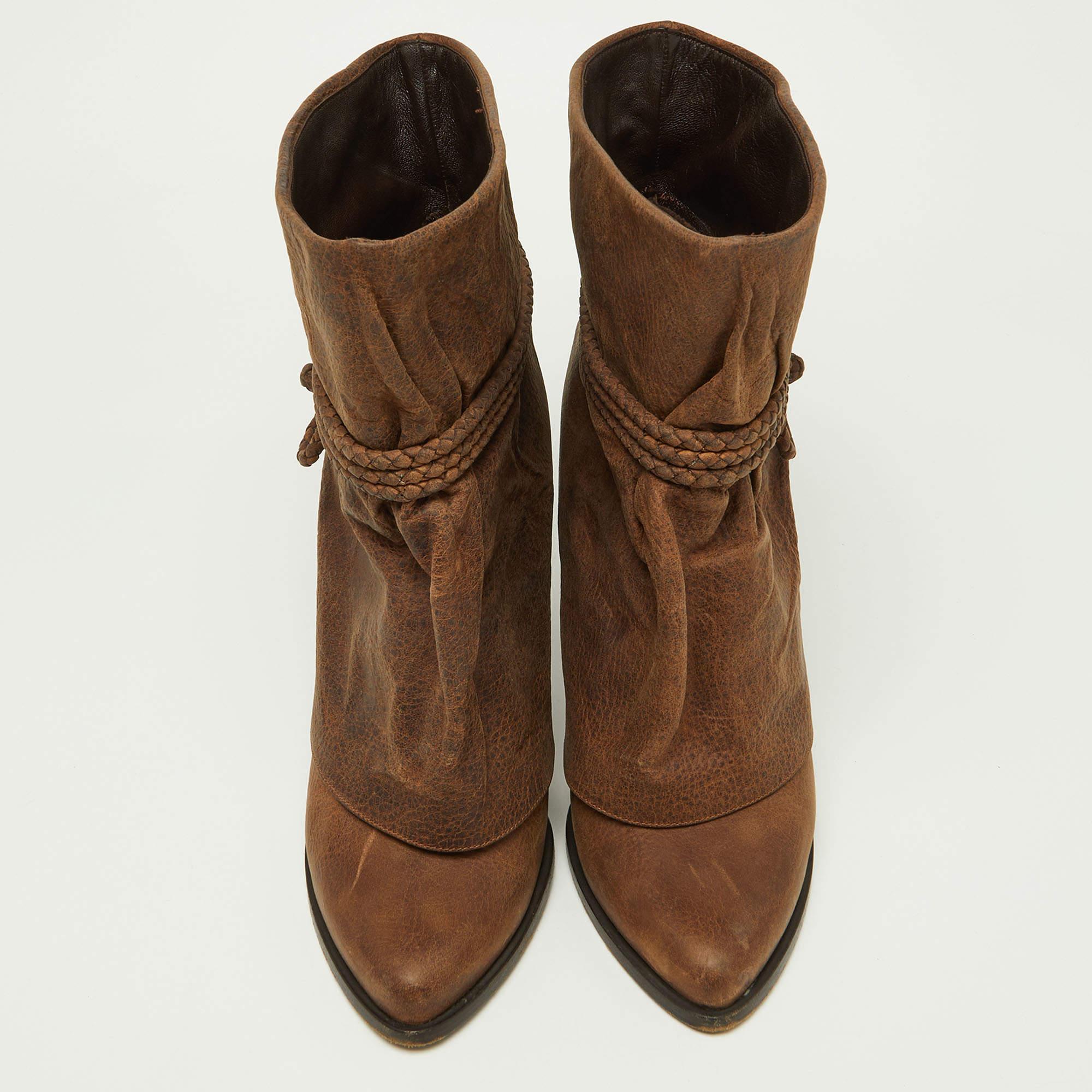 Givenchy Brown Distressed Leather Foldover Ankle Boots Size 41 In Fair Condition In Dubai, Al Qouz 2