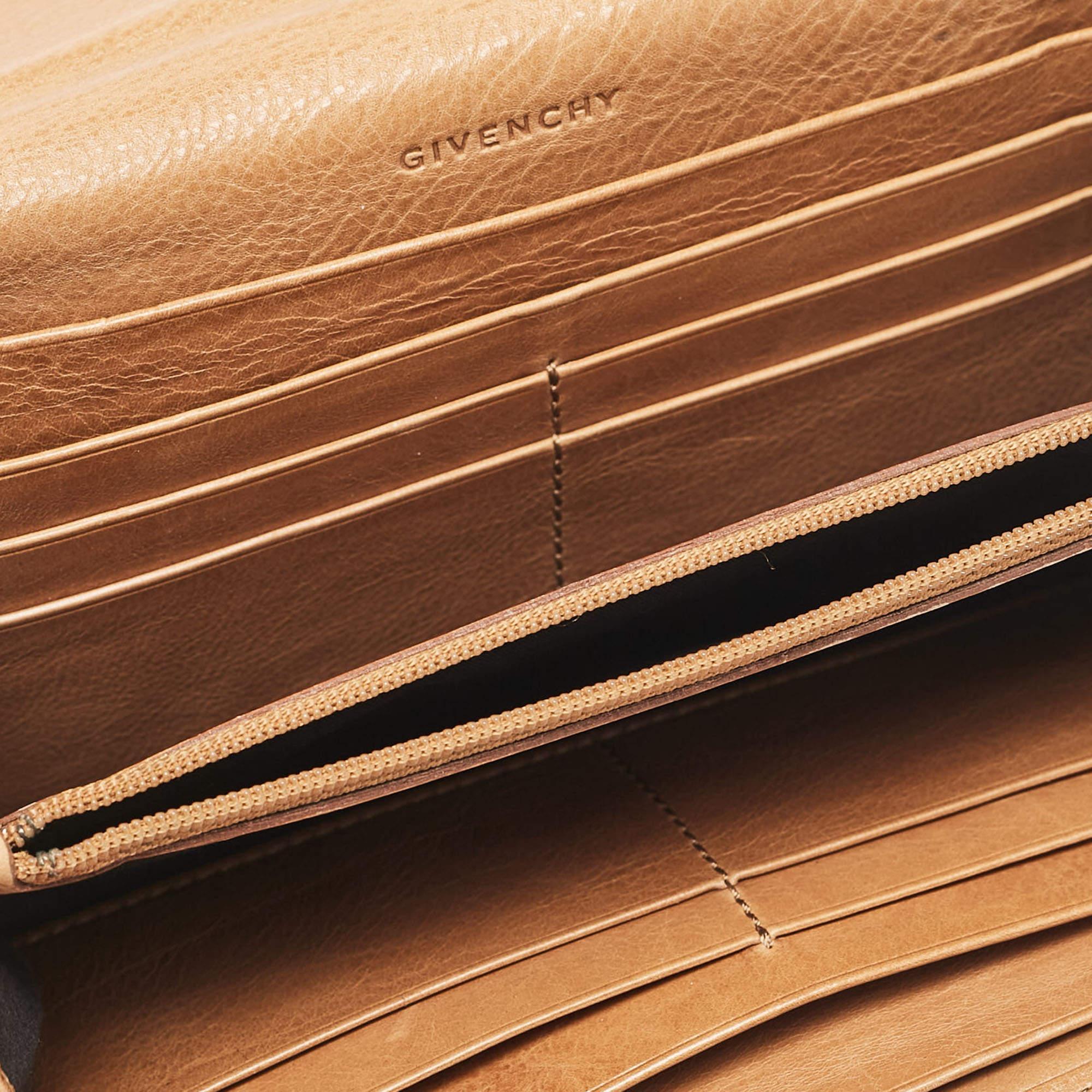 Compact and stylish this wallet will be your favorite grab and go companion. Designed from quality materials its interior is divided into different compartments to store your cards and cash perfectly.
