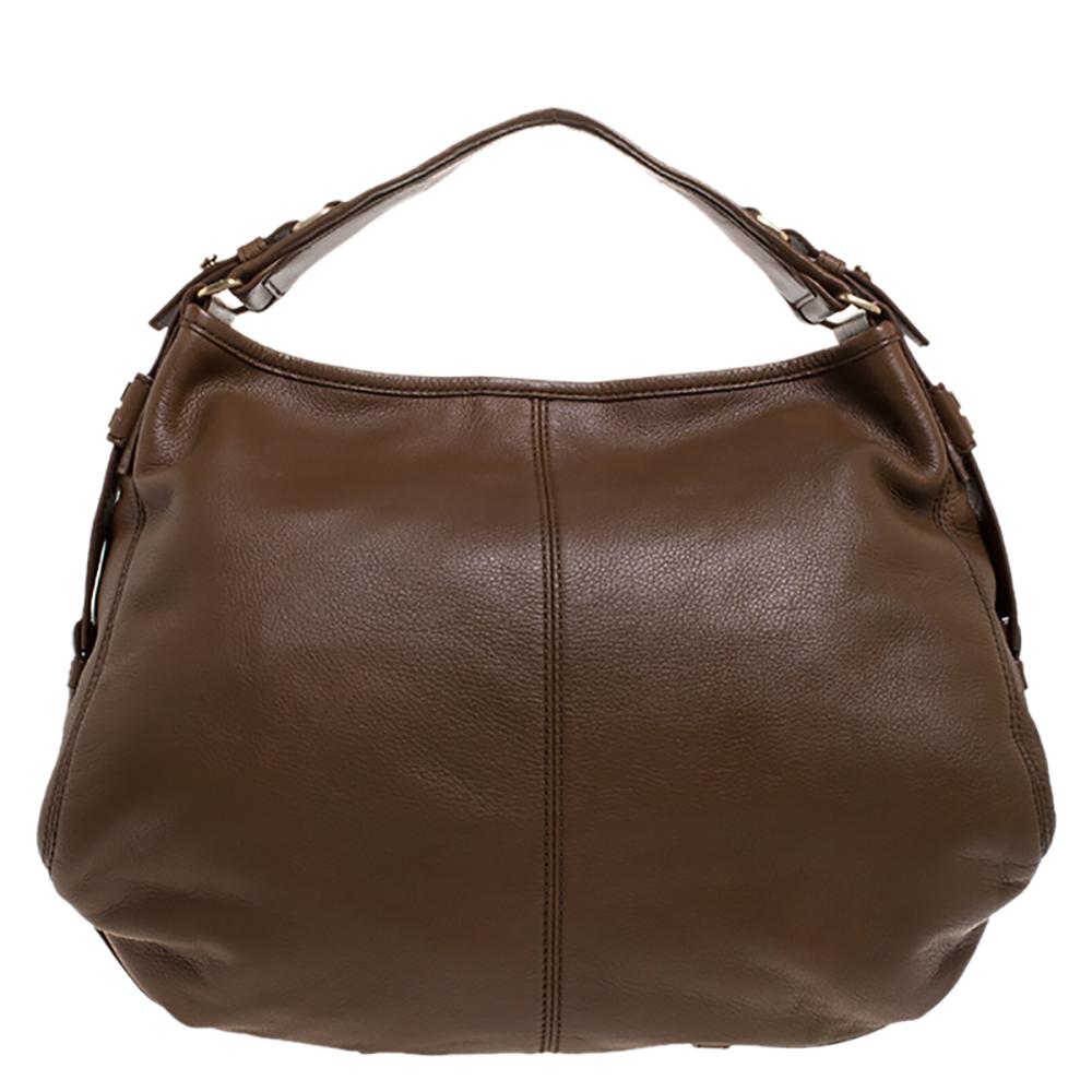 Get your hands on this stylish as well as handy satchel from Givenchy. It is made from brown leather. The bag has a single handle and a spacious fabric interior to house your belongings with ease.


