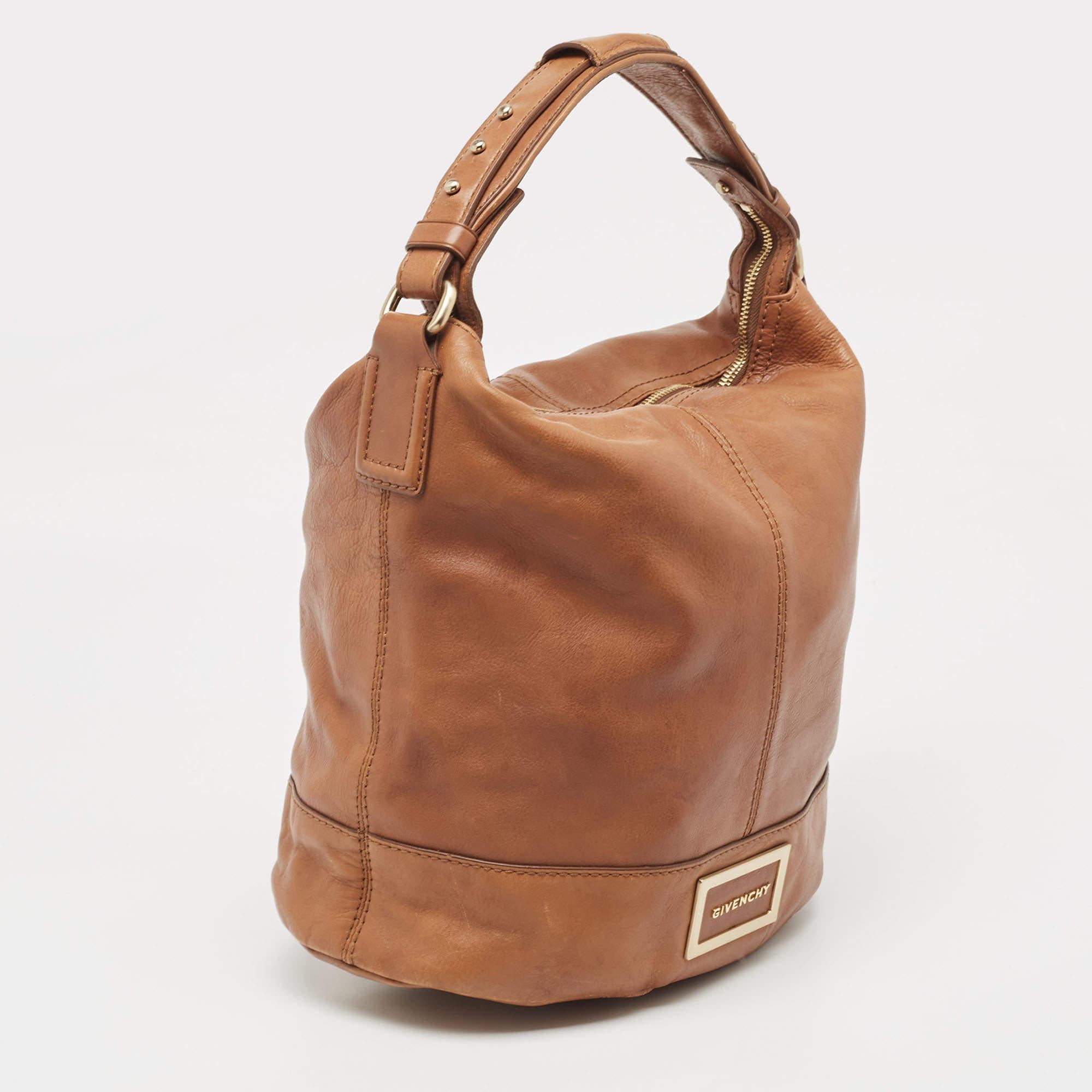 Givenchy Brown Leather Logo Bucket Hobo In Good Condition For Sale In Dubai, Al Qouz 2