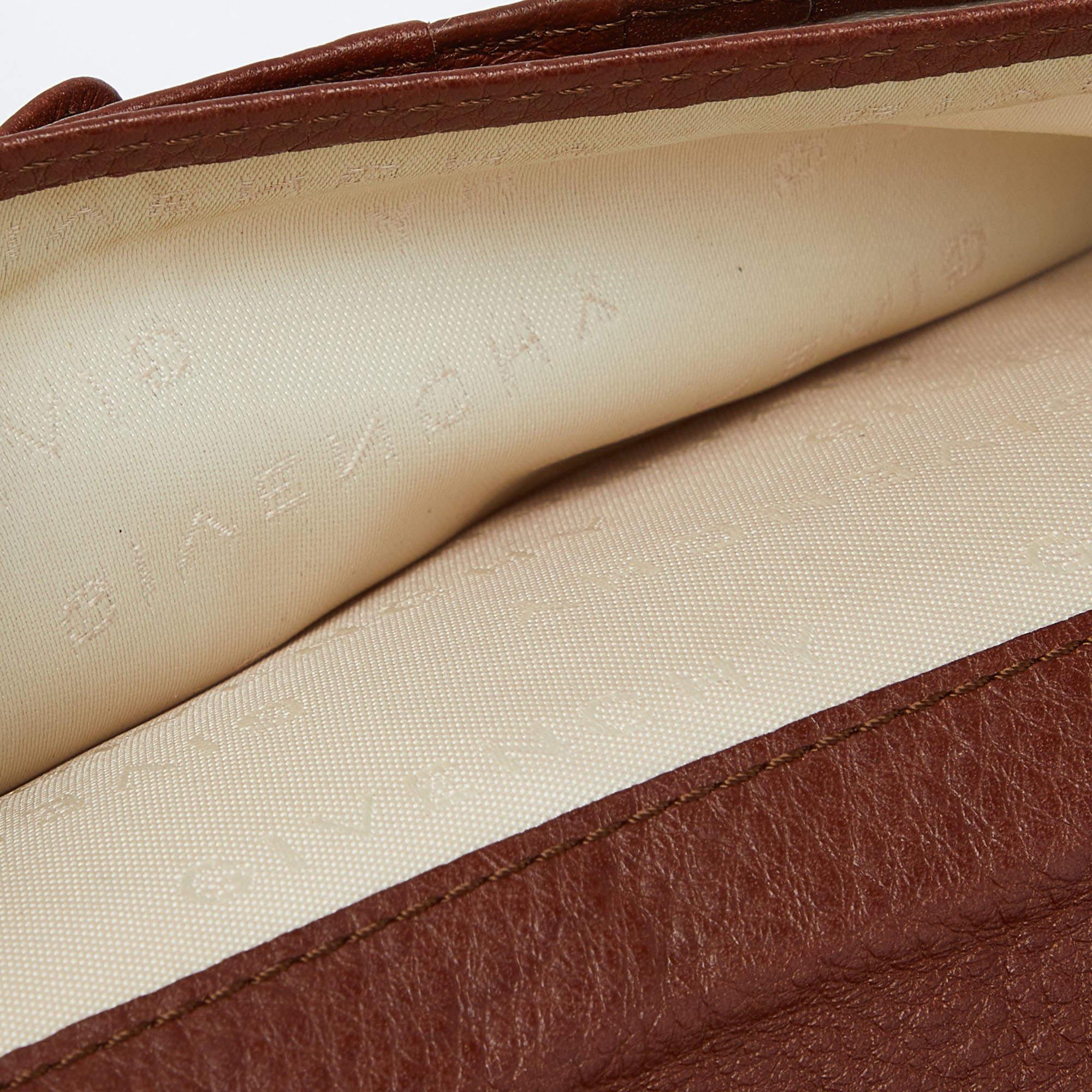 Givenchy Brown Leather Logo Flap Continental Wallet In Good Condition In Dubai, Al Qouz 2