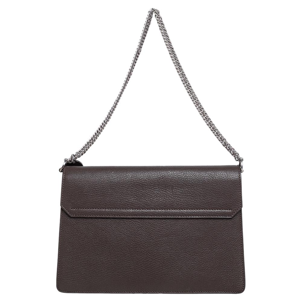 Complete a stylish look with this lovely Givenchy Medium GV3 bag. It comes carefully crafted using leather and is designed with a logo lock at the front to secure the Alcantara interior. This shoulder bag is completed with a silver-tone chain