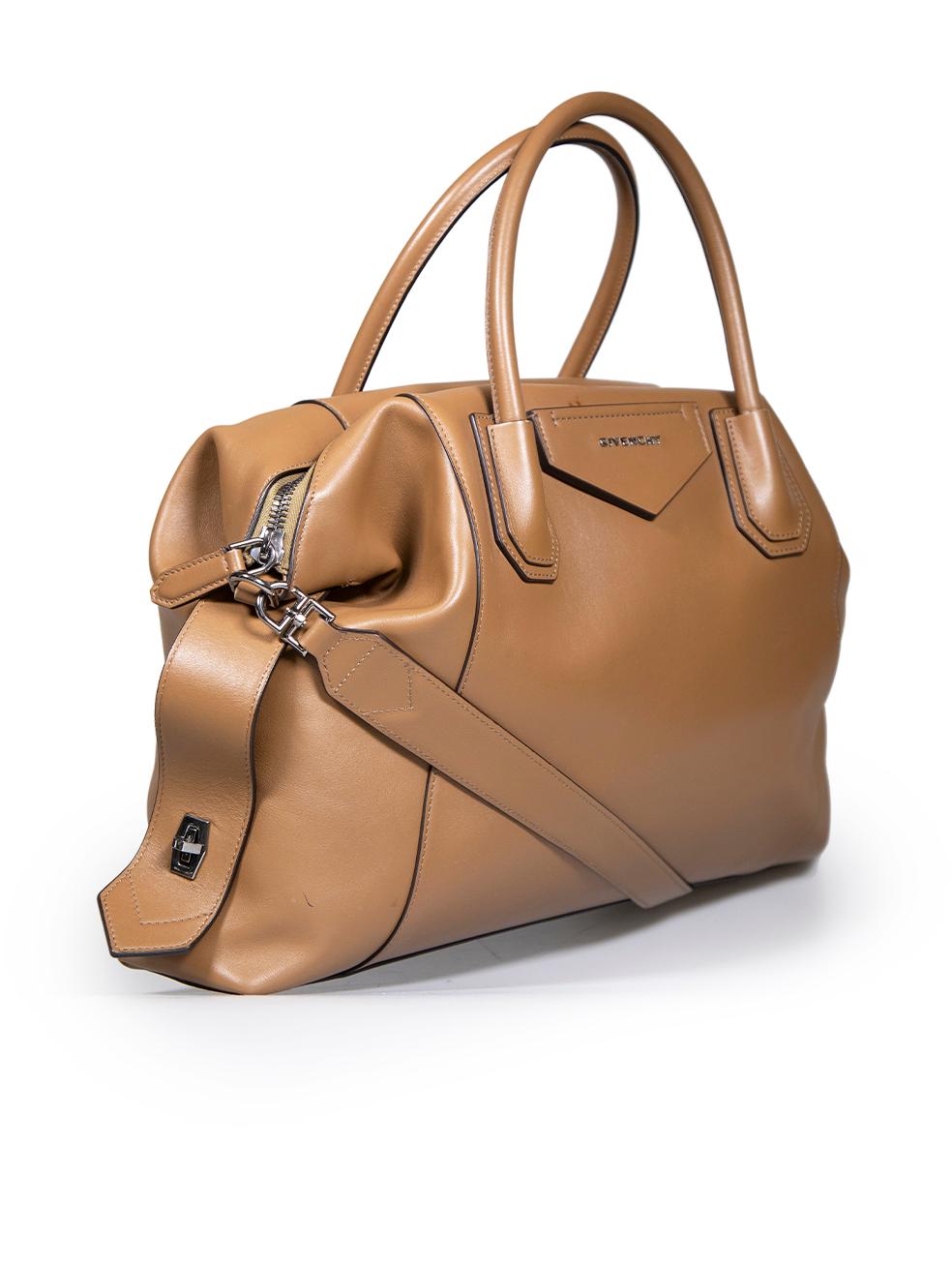 CONDITION is Very good. Minimal wear to bag is evident. Minimal wear to the front with small marks and there are abrasions to the leather at the base corners and on strap on this used Givenchy designer resale item. This item comes with original dust
