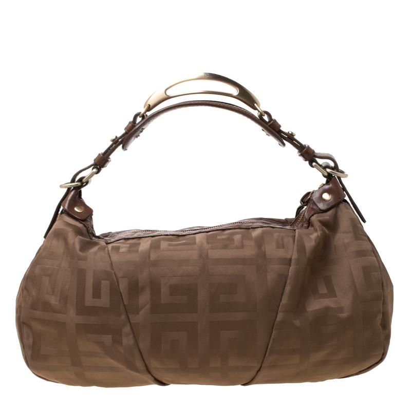 This beautifully stitched monogram canvas and leather hobo is by Givenchy. With a capacious fabric-lined interior, it will house more than your essentials. Boasting of a seamless finish, this hobo offers style and utmost practicality.

