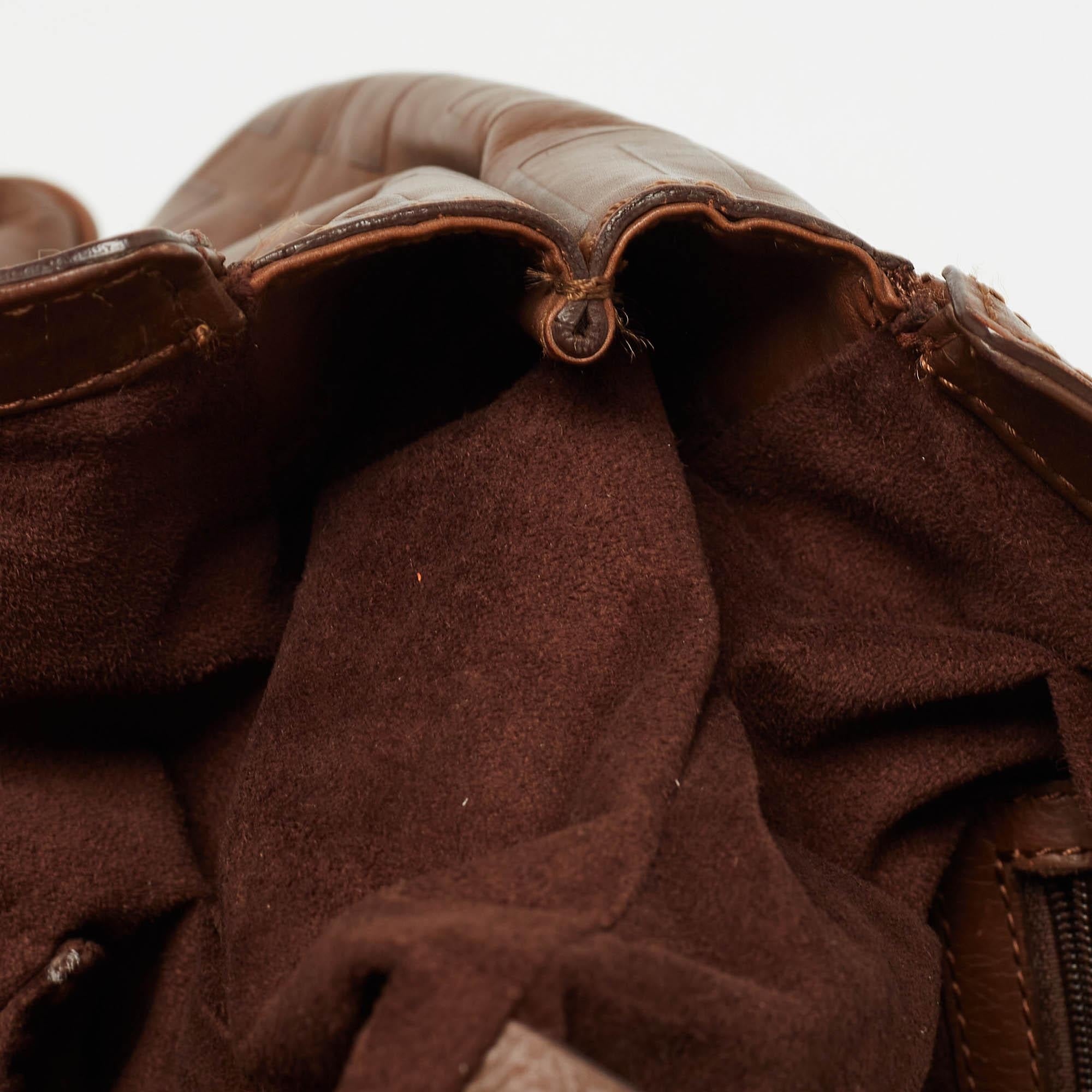 Givenchy Brown - Fourre-tout en cuir embossé avec monogramme en vente 6