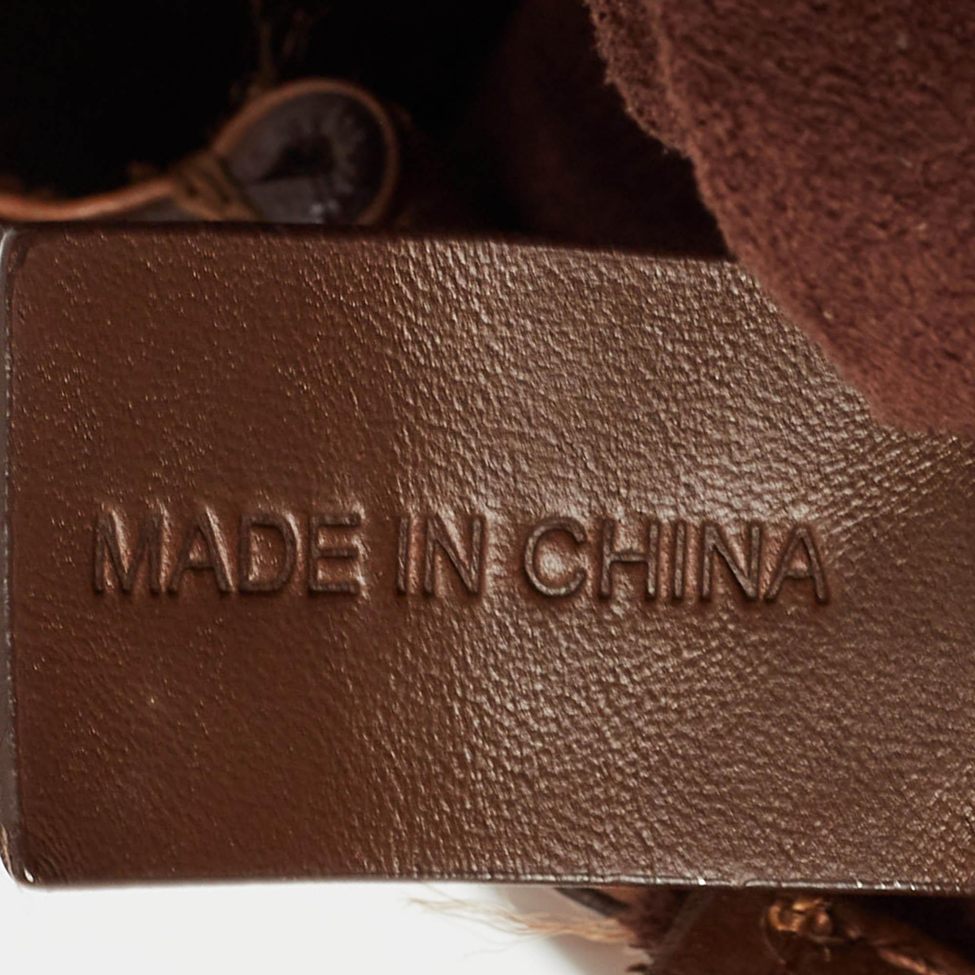 Givenchy Brown - Fourre-tout en cuir embossé avec monogramme en vente 7