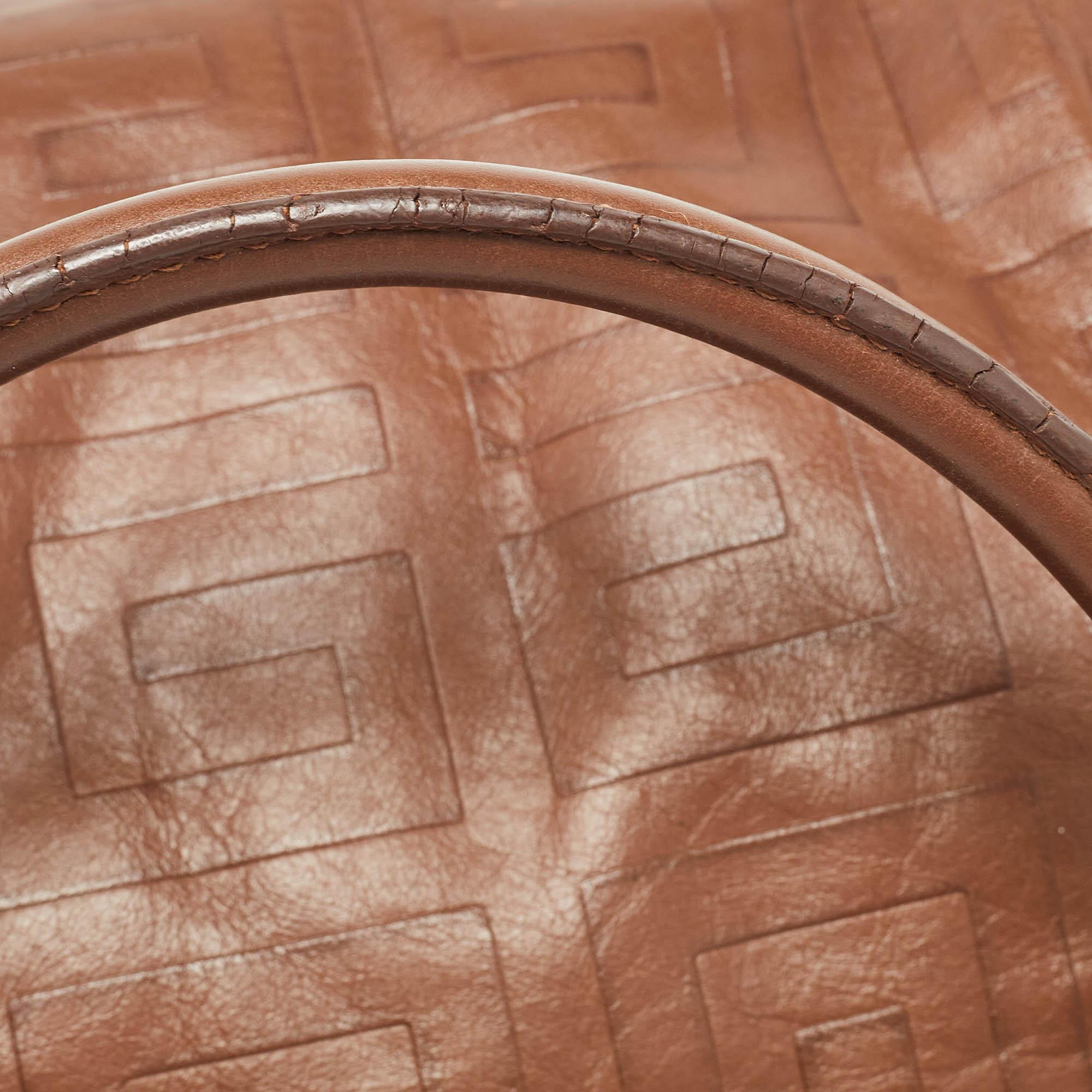 Givenchy Brown - Fourre-tout en cuir embossé avec monogramme en vente 10