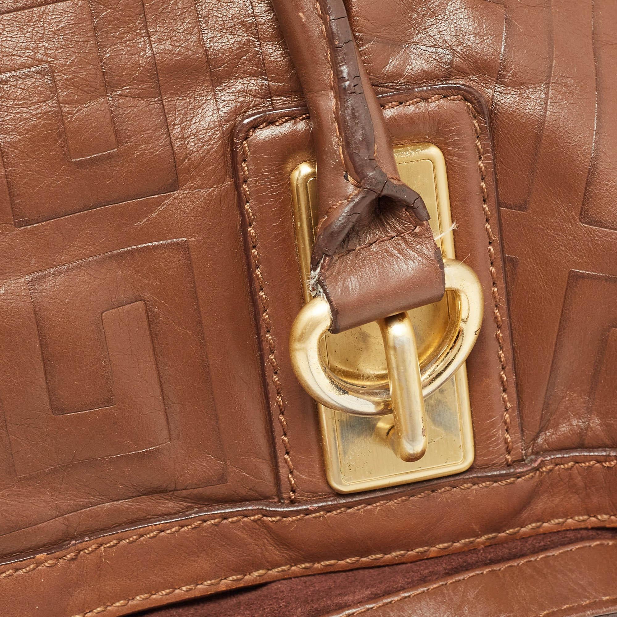 Givenchy Brown - Fourre-tout en cuir embossé avec monogramme en vente 11
