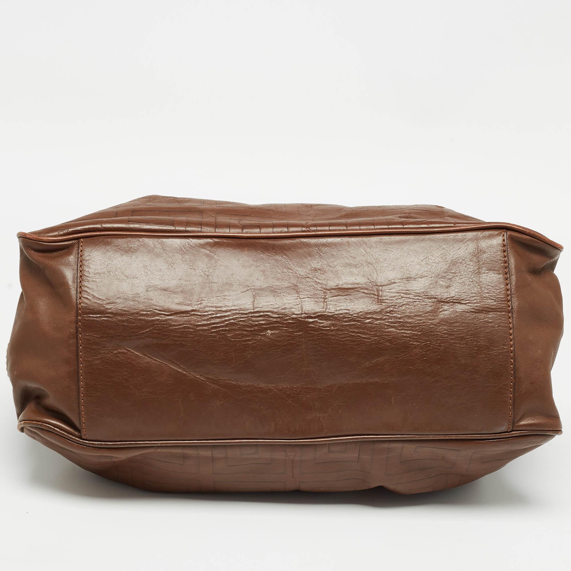 Givenchy Brown - Fourre-tout en cuir embossé avec monogramme en vente 1