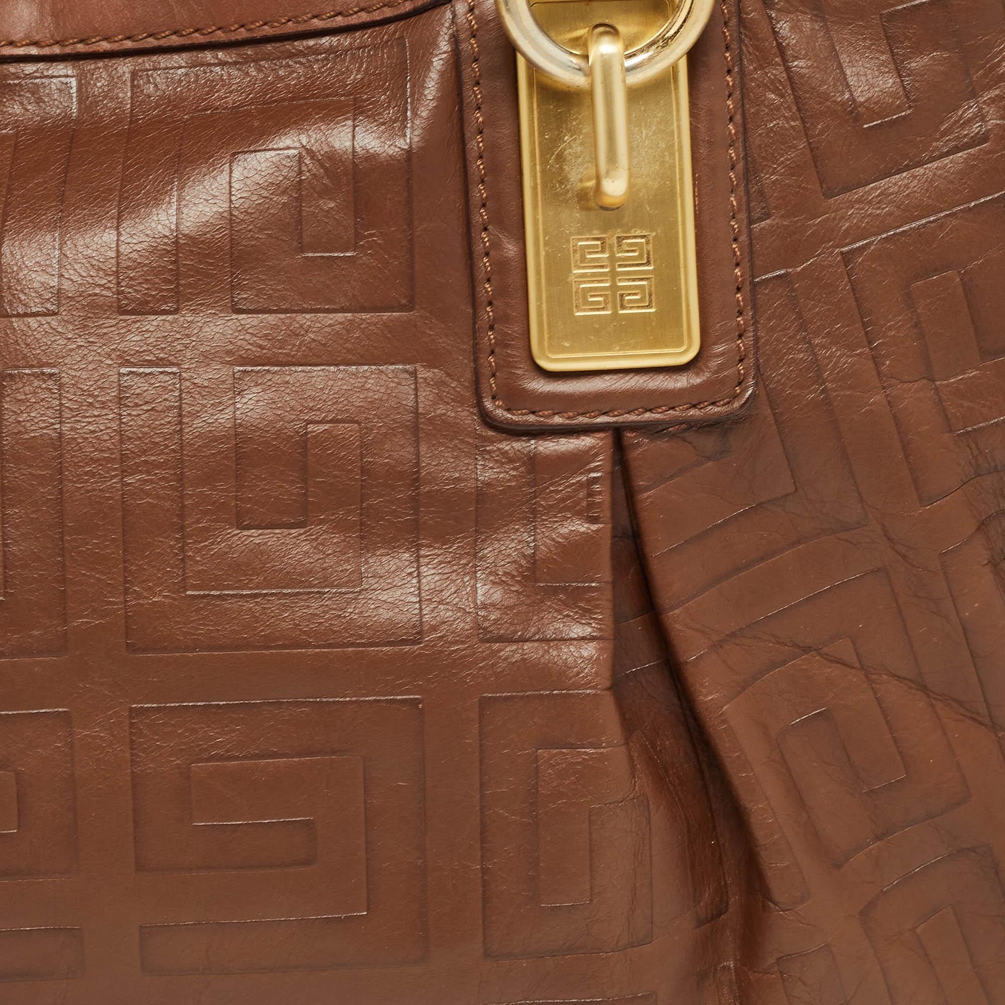 Givenchy Brown - Fourre-tout en cuir embossé avec monogramme en vente 3