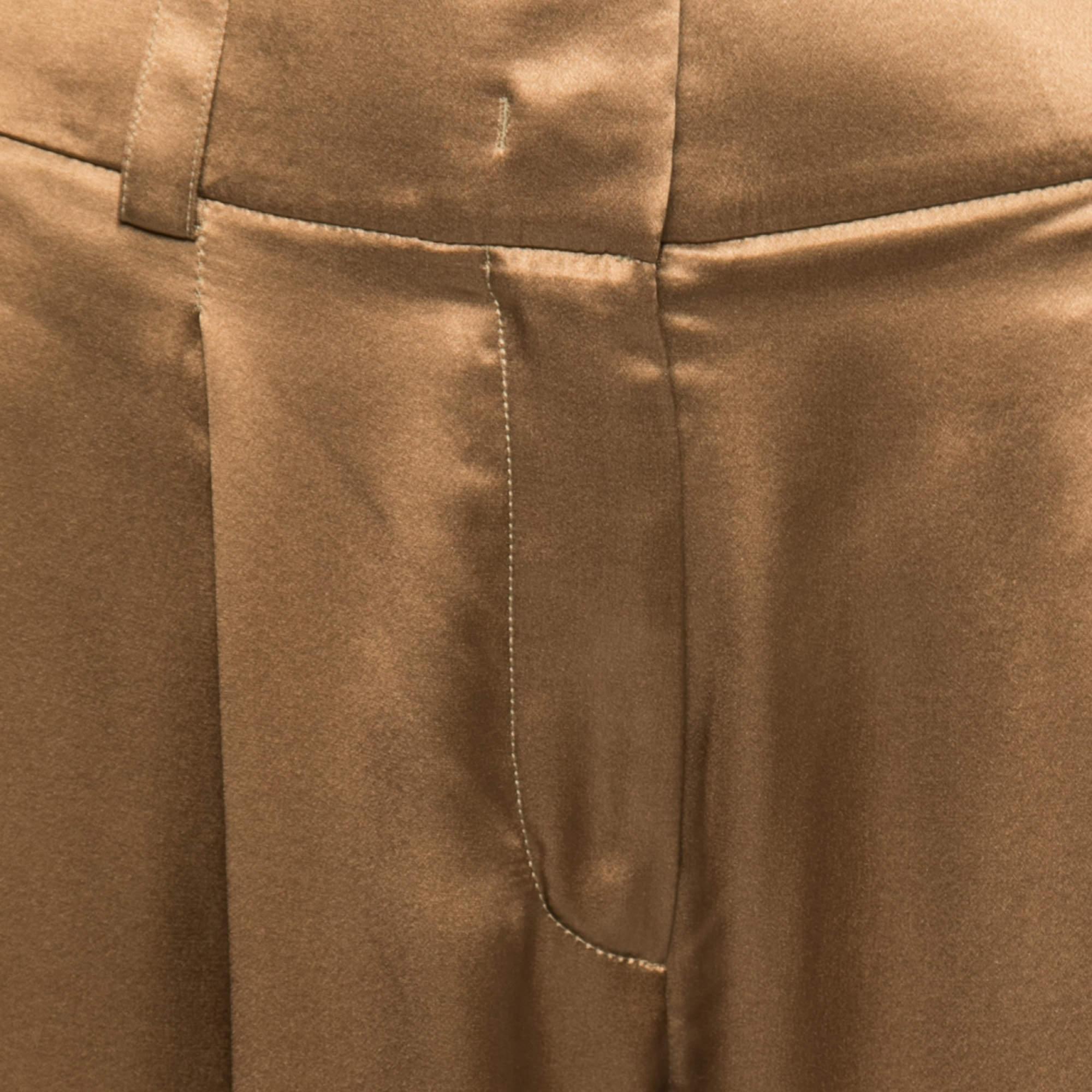 The smooth finished feel of these satin silk-tailored trousers from Givenchy will lend a posh appeal to your attire and keep you comfortable. They flaunt a brown hue, hook closure, and pleated formations. They equip four pockets. Make a fashion
