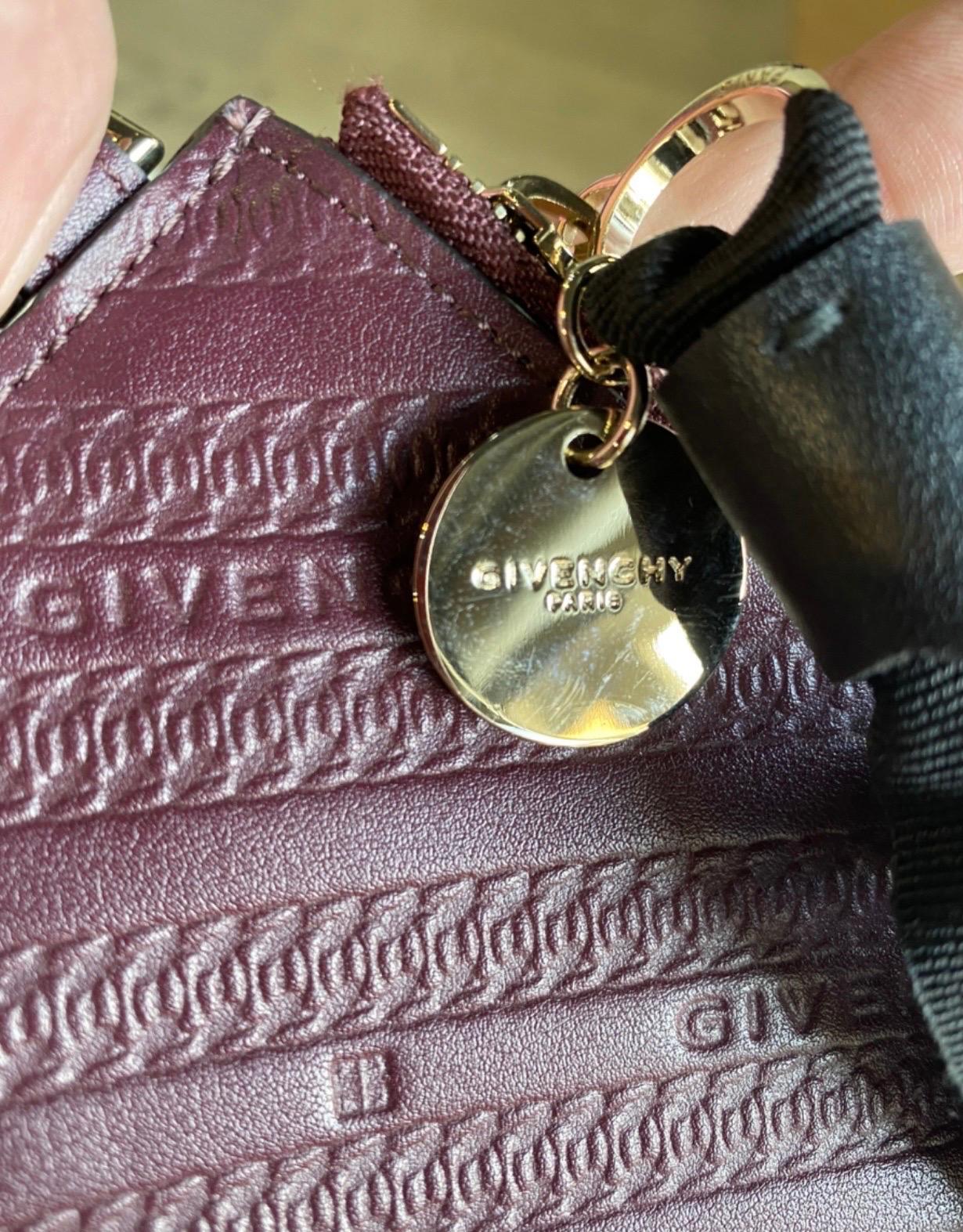Givenchy burgundi leather Clutch Bag In Excellent Condition For Sale In Carnate, IT