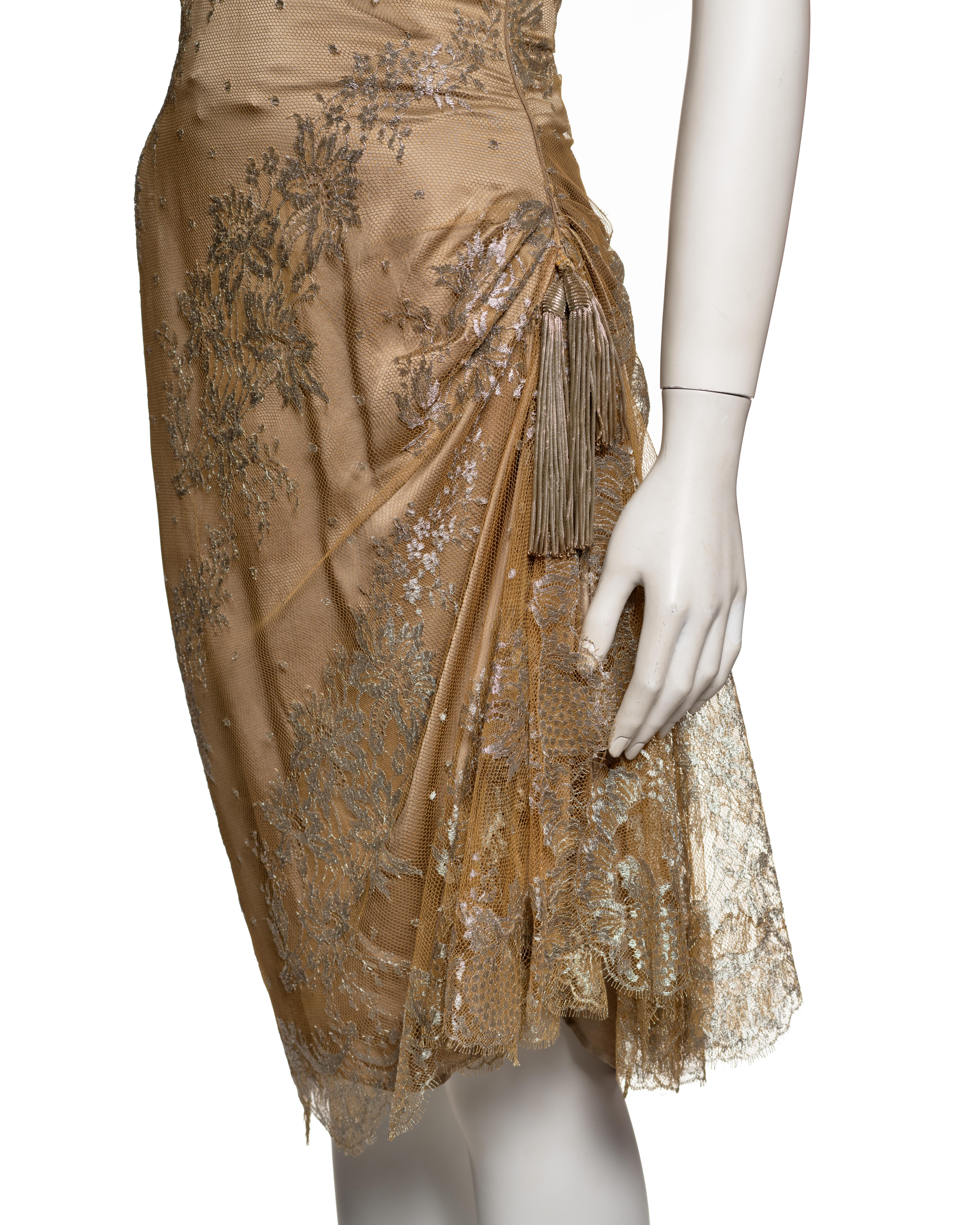 Vestido de encaje metalizado Givenchy by Alexander McQueen Haute Couture, FW 1998 en venta 11